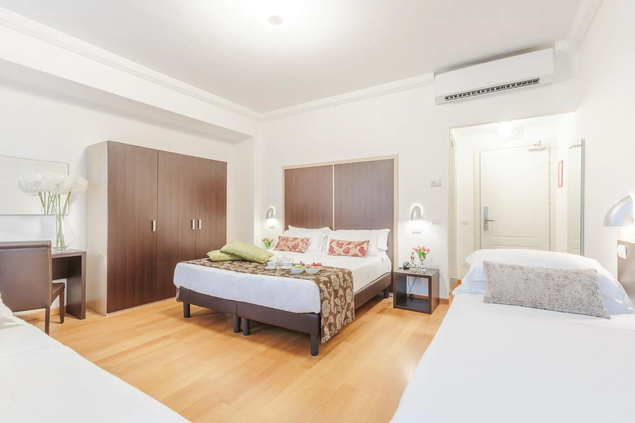 View (from property/room), Bed in Hotel Hambros - Il Parco in Villa Banchieri