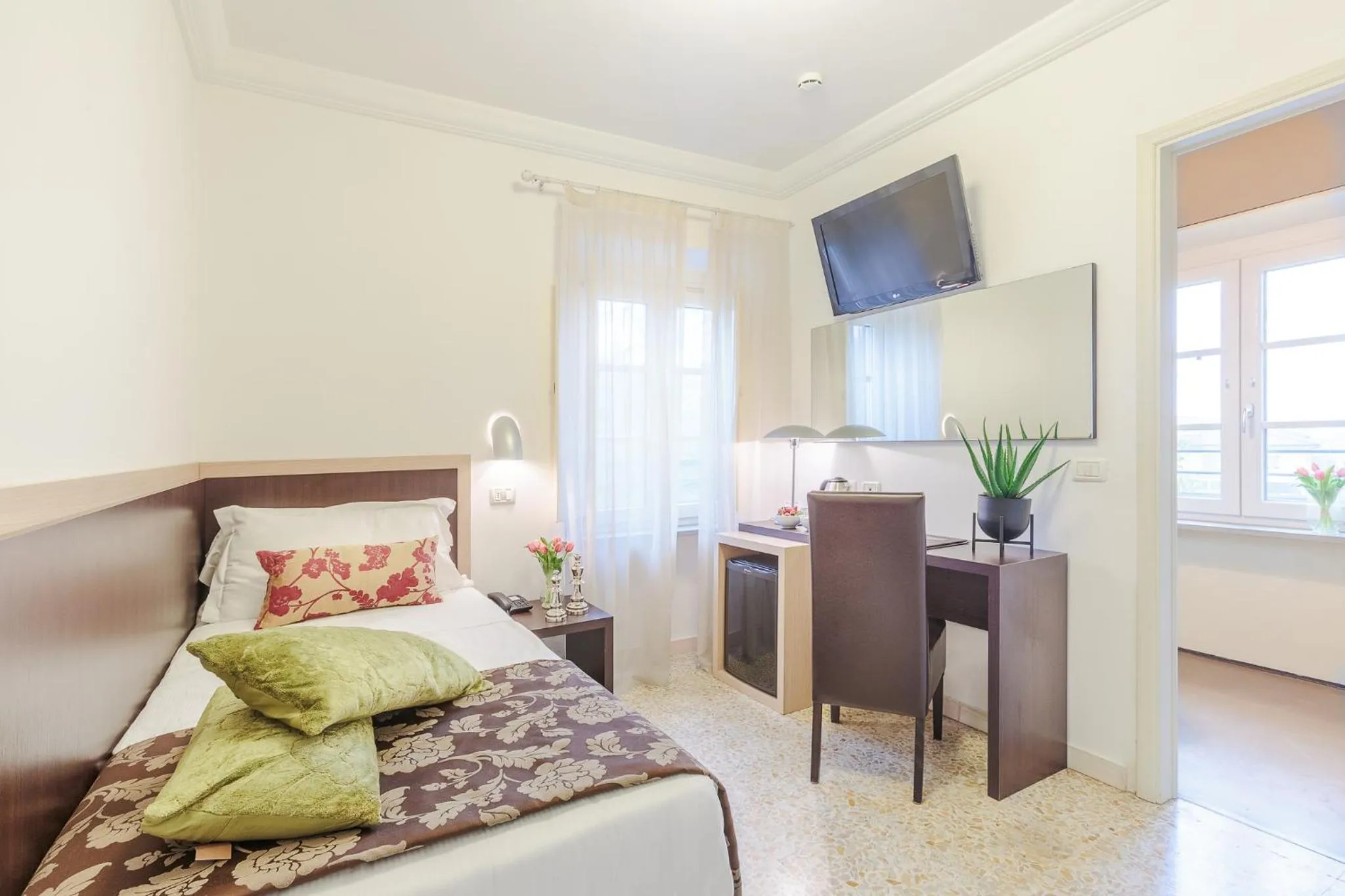 View (from property/room), Bed in Hotel Hambros - Il Parco in Villa Banchieri