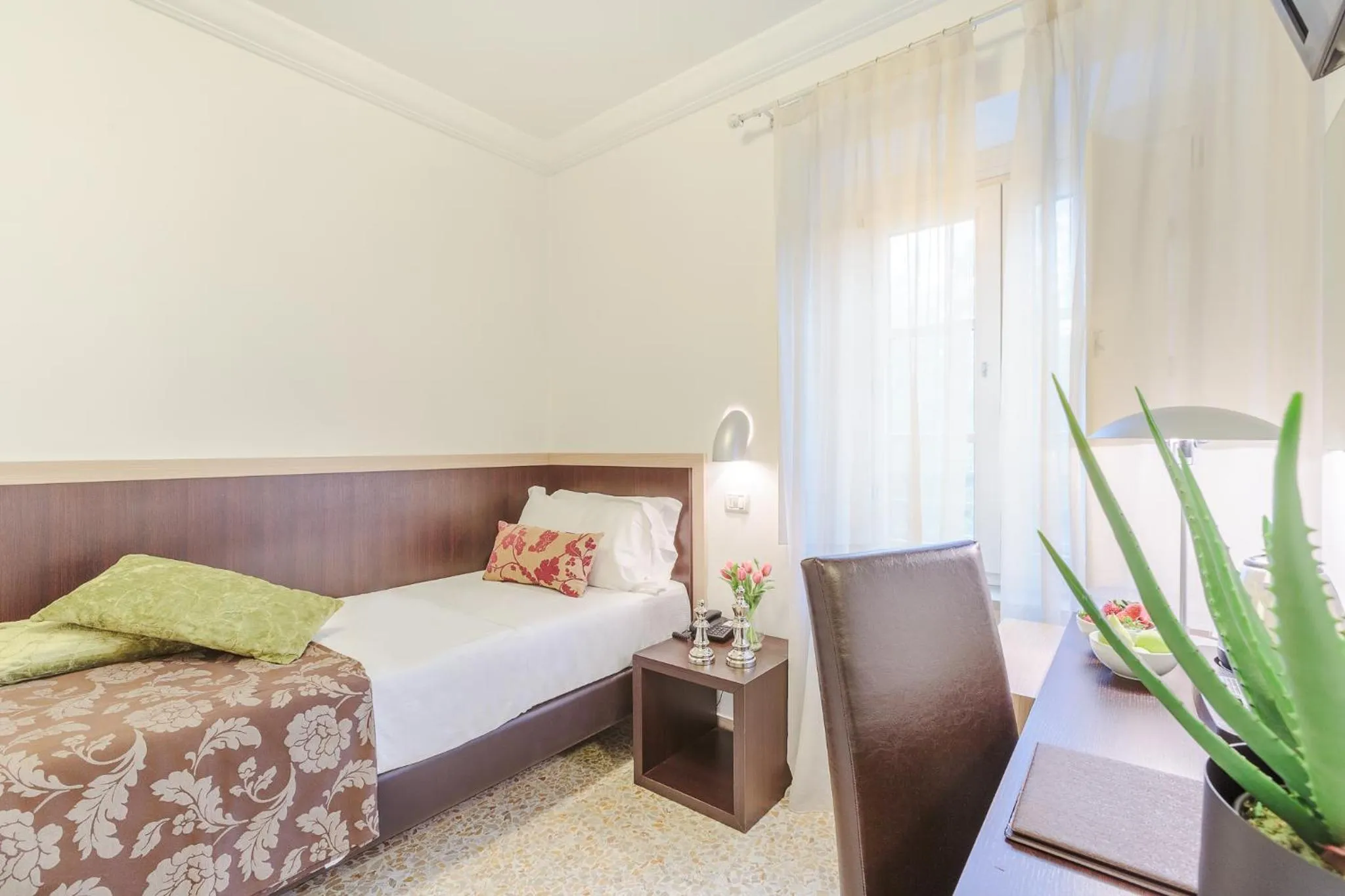 View (from property/room), Bed in Hotel Hambros - Il Parco in Villa Banchieri