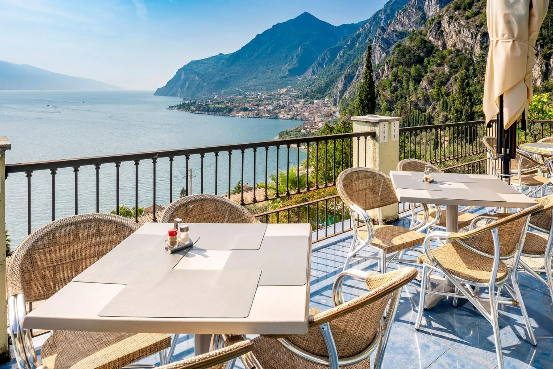 Restaurant/places to eat in Centro Vacanze La Limonaia