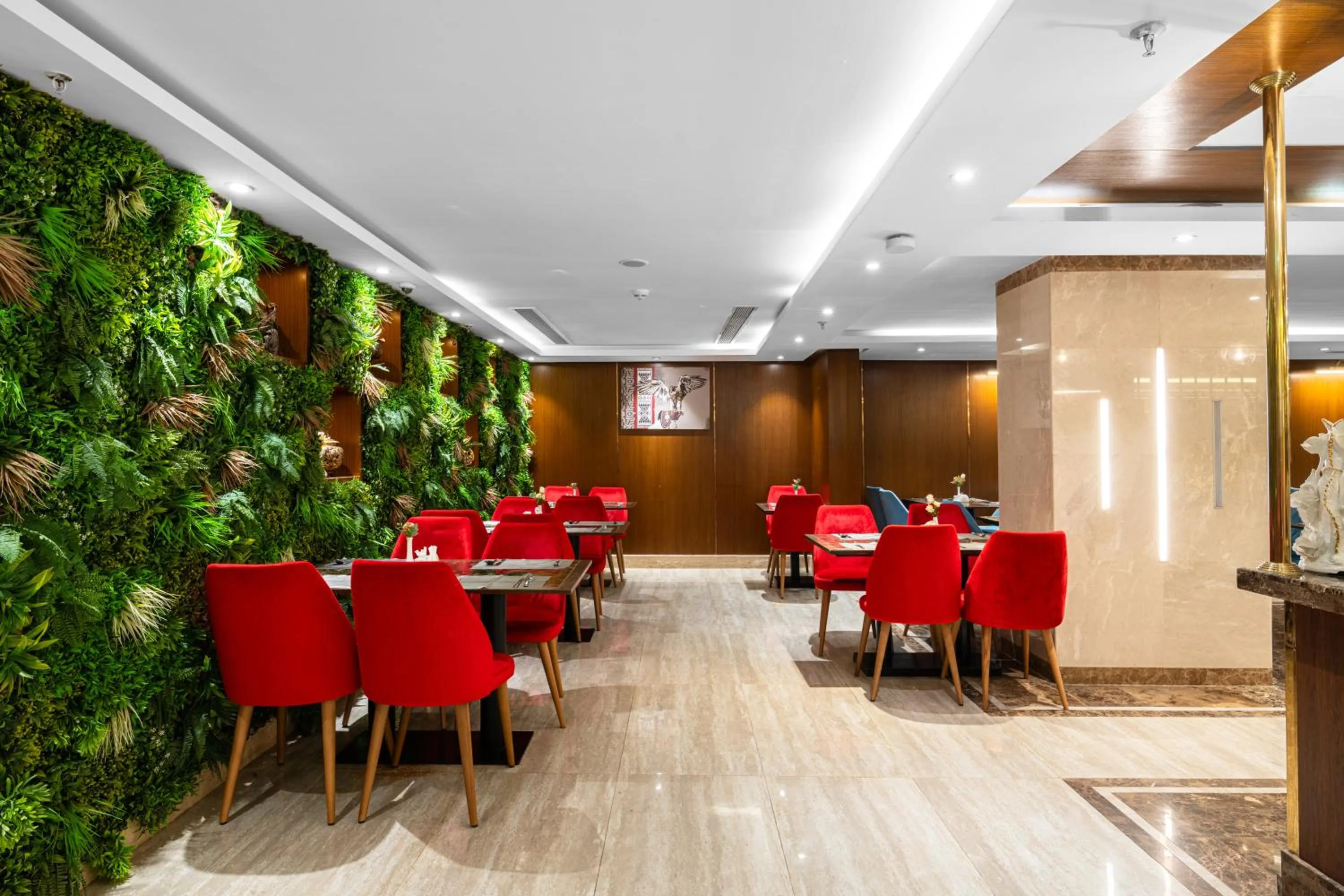 Restaurant/places to eat in Roots Hotel