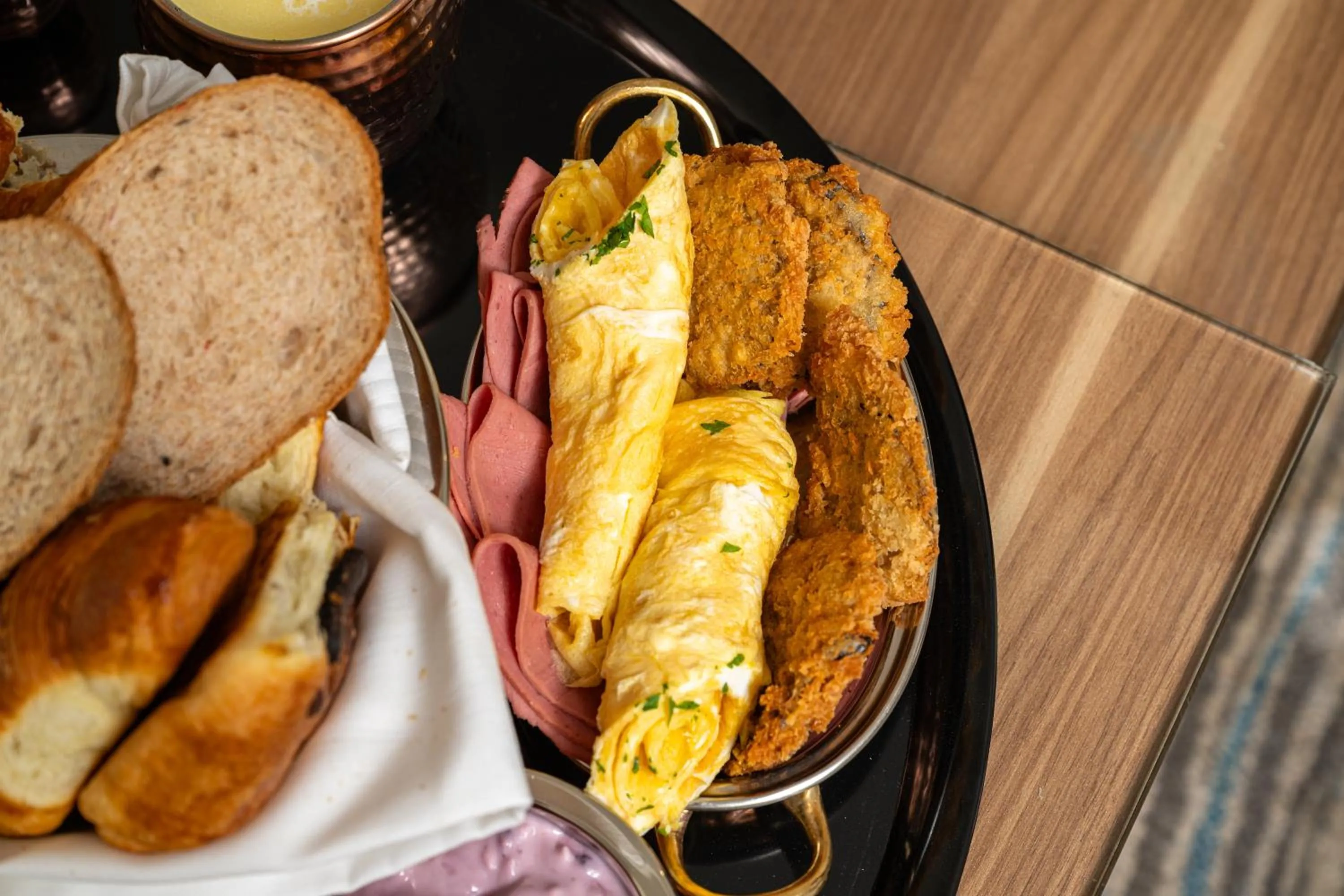 Breakfast in Roots Hotel