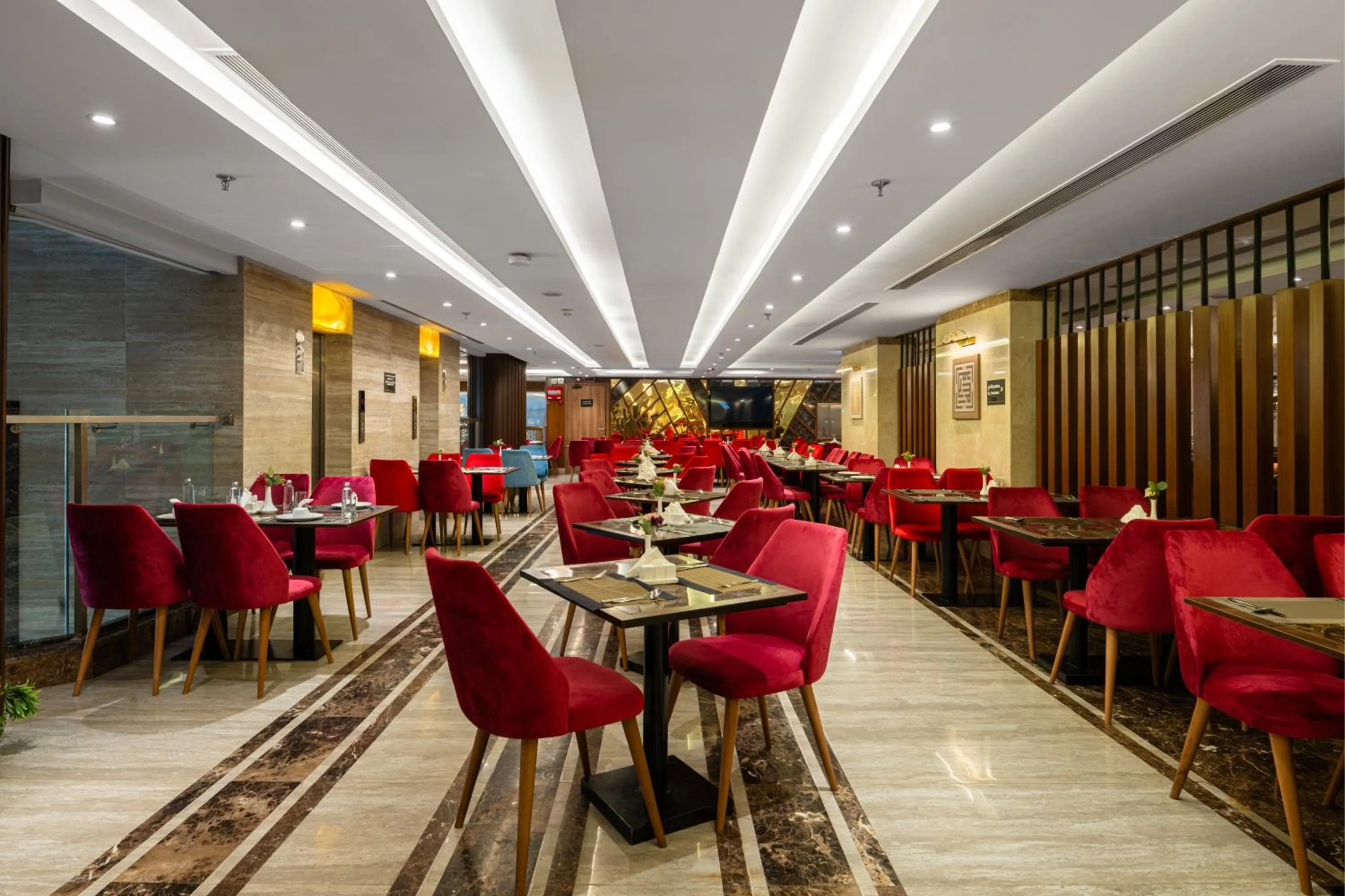 Restaurant/places to eat in Roots Hotel