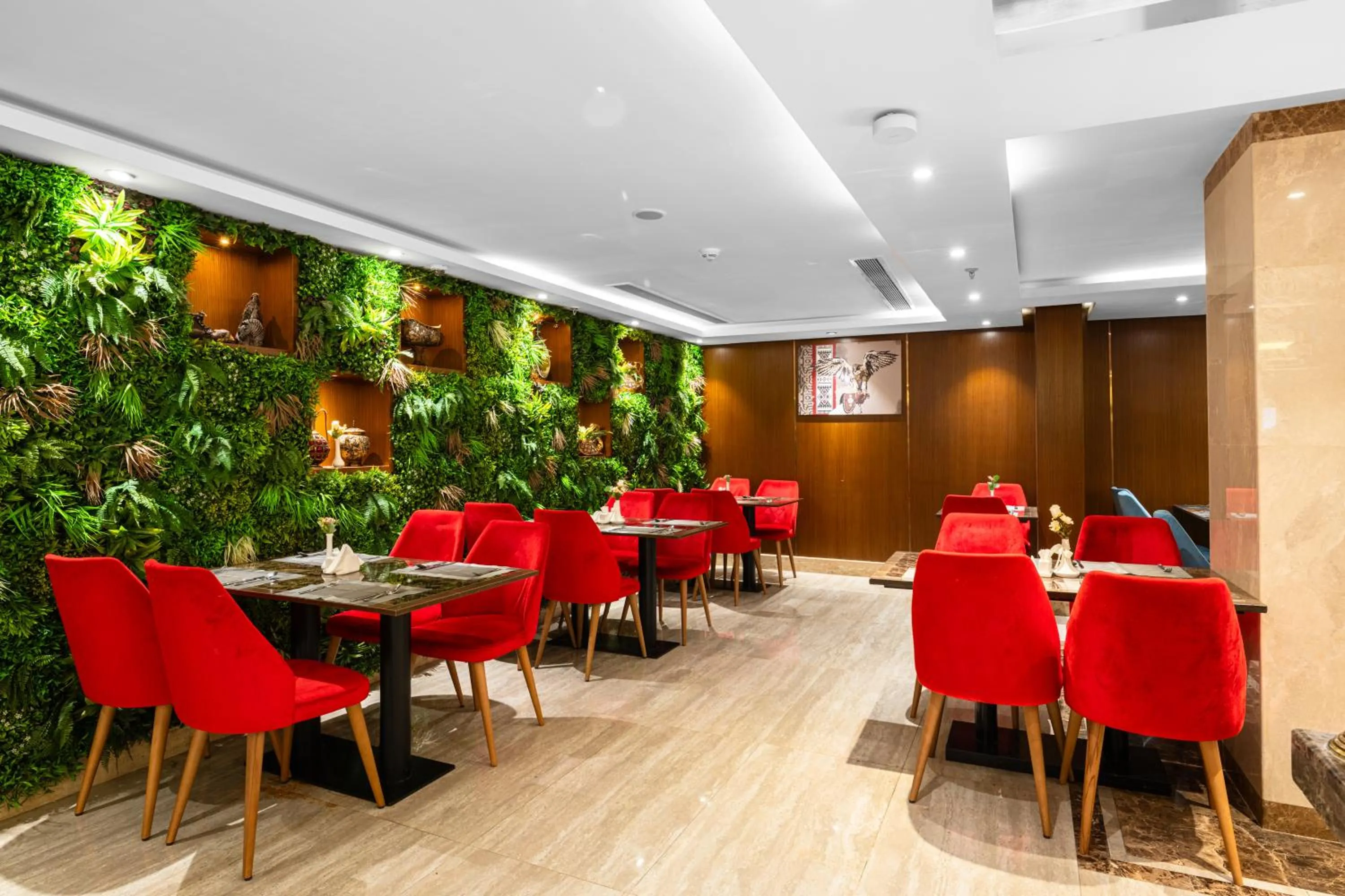 Restaurant/places to eat in Roots Hotel