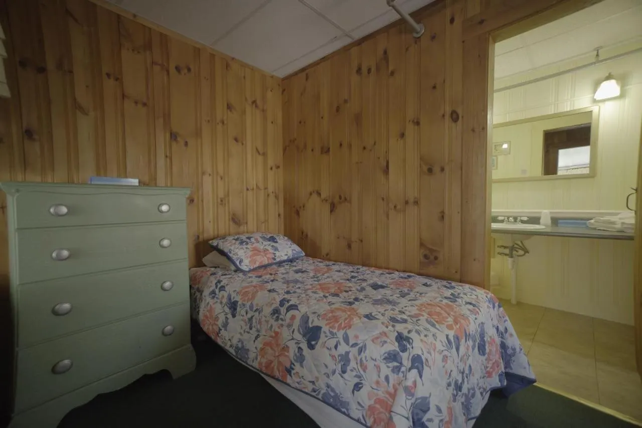 Betty Doon Motor Hotel