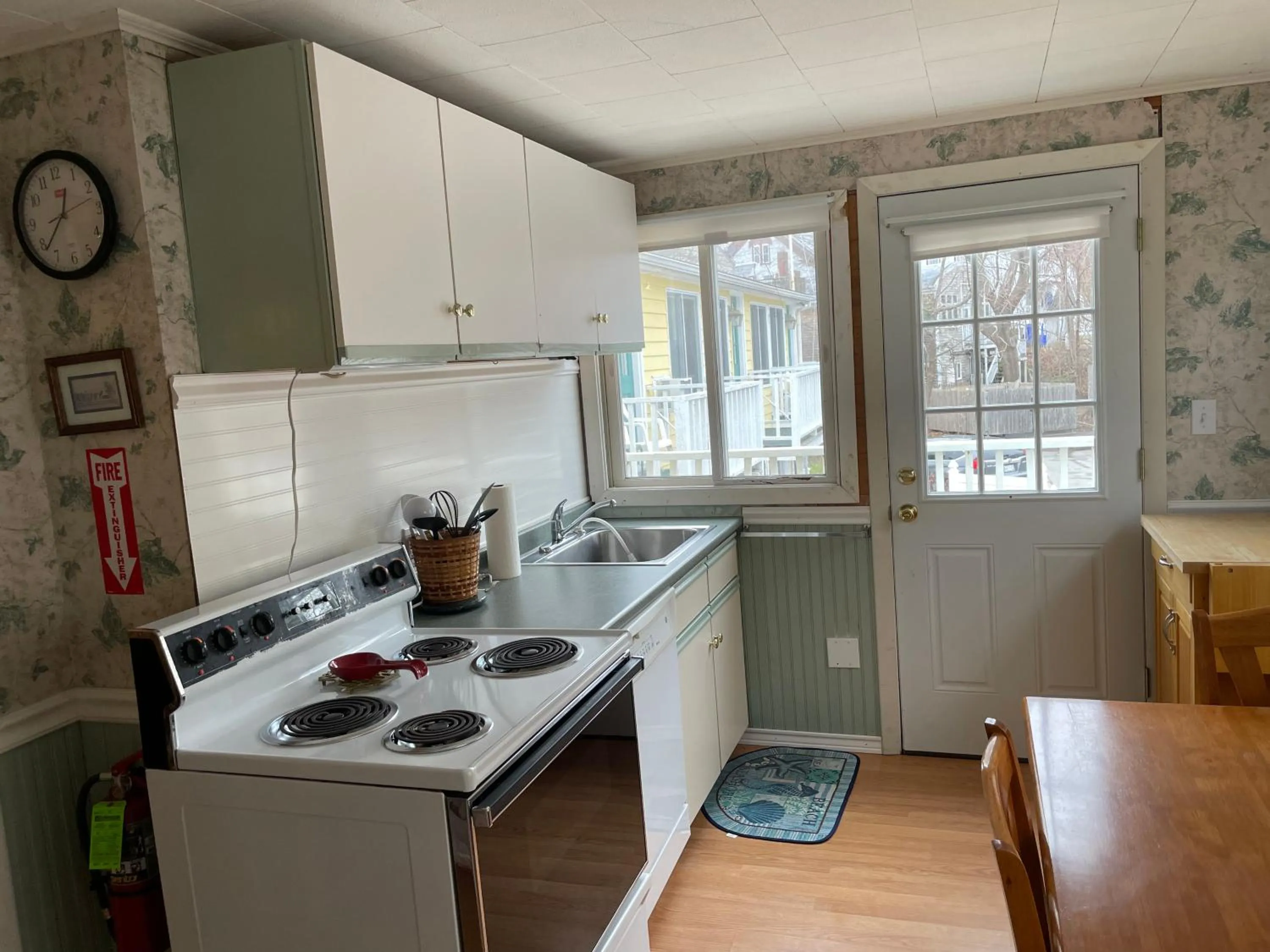 Betty Doon Motor Hotel