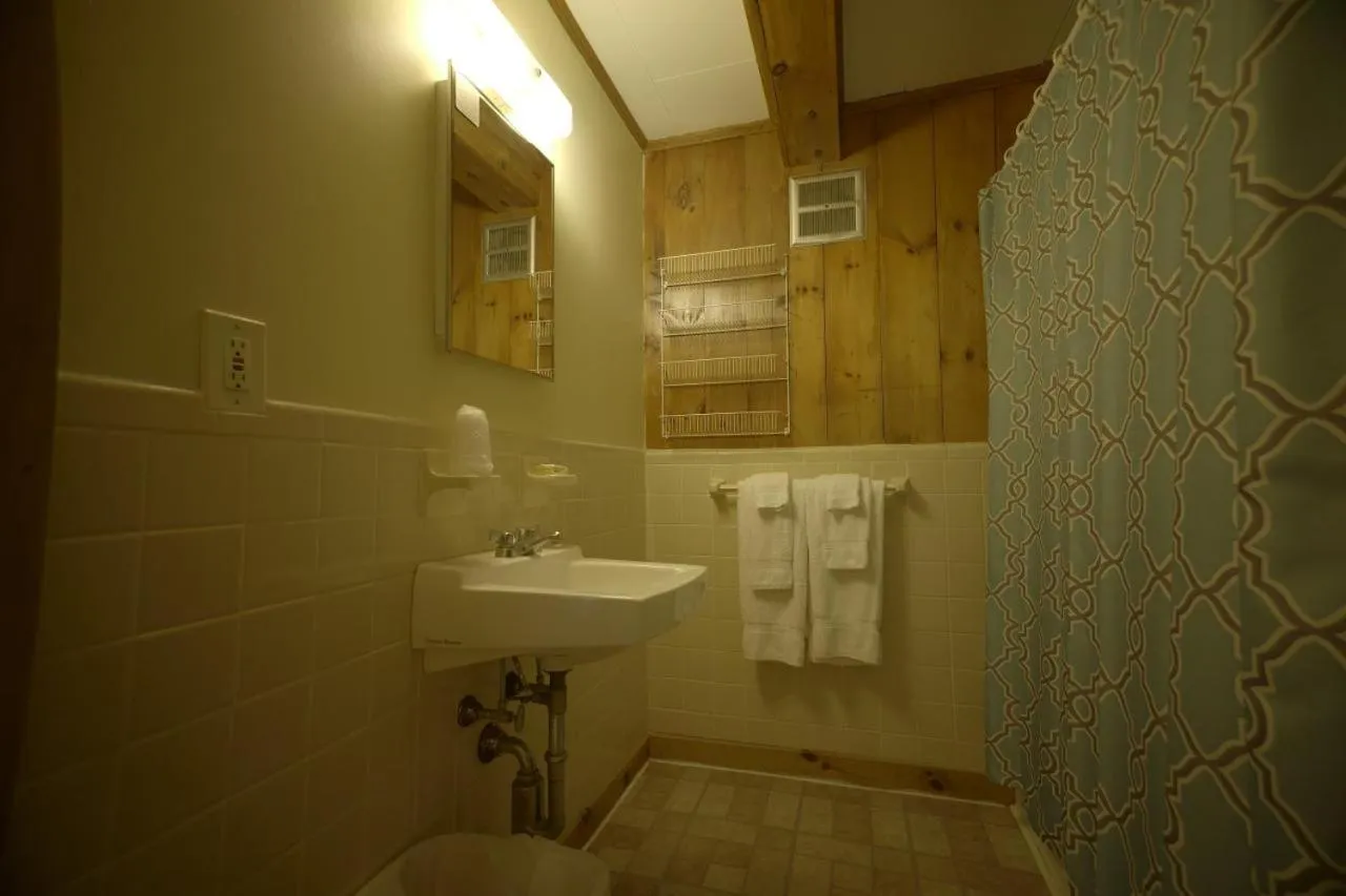 Betty Doon Motor Hotel