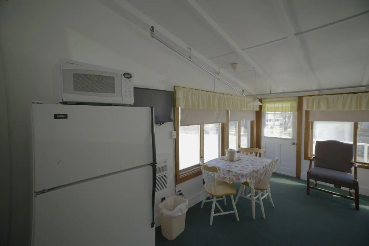 Betty Doon Motor Hotel