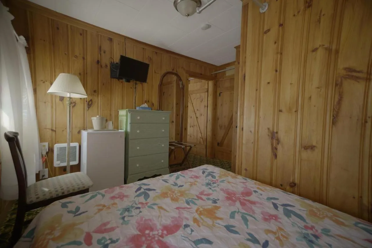 Betty Doon Motor Hotel