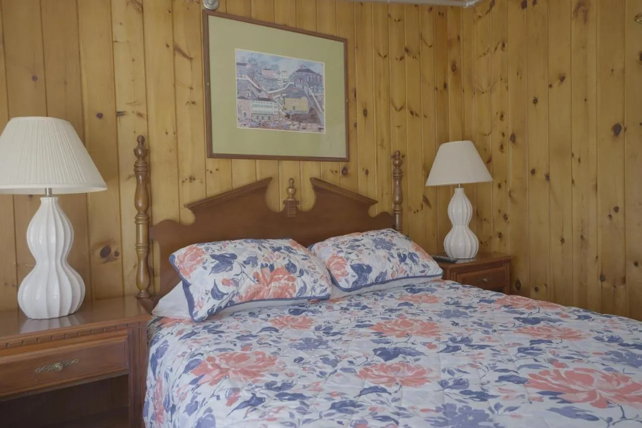 Betty Doon Motor Hotel