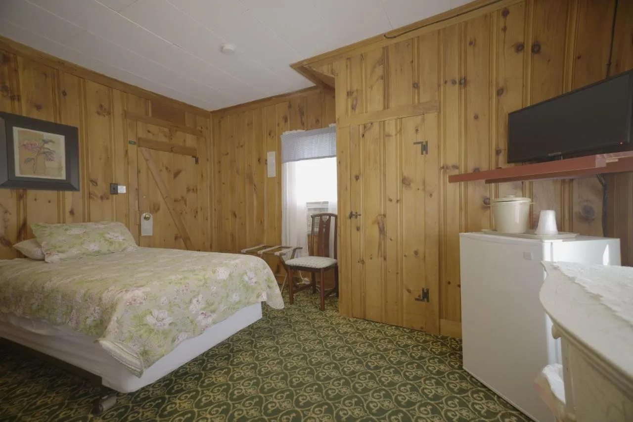 Betty Doon Motor Hotel