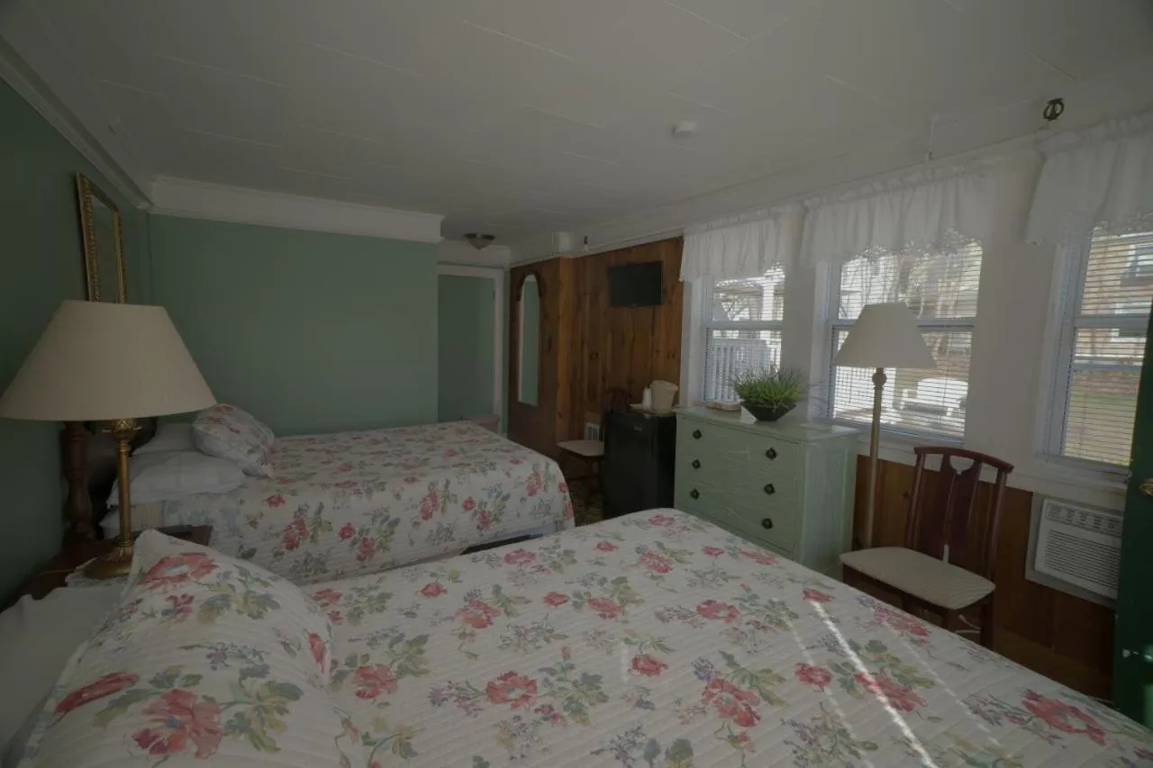 Betty Doon Motor Hotel