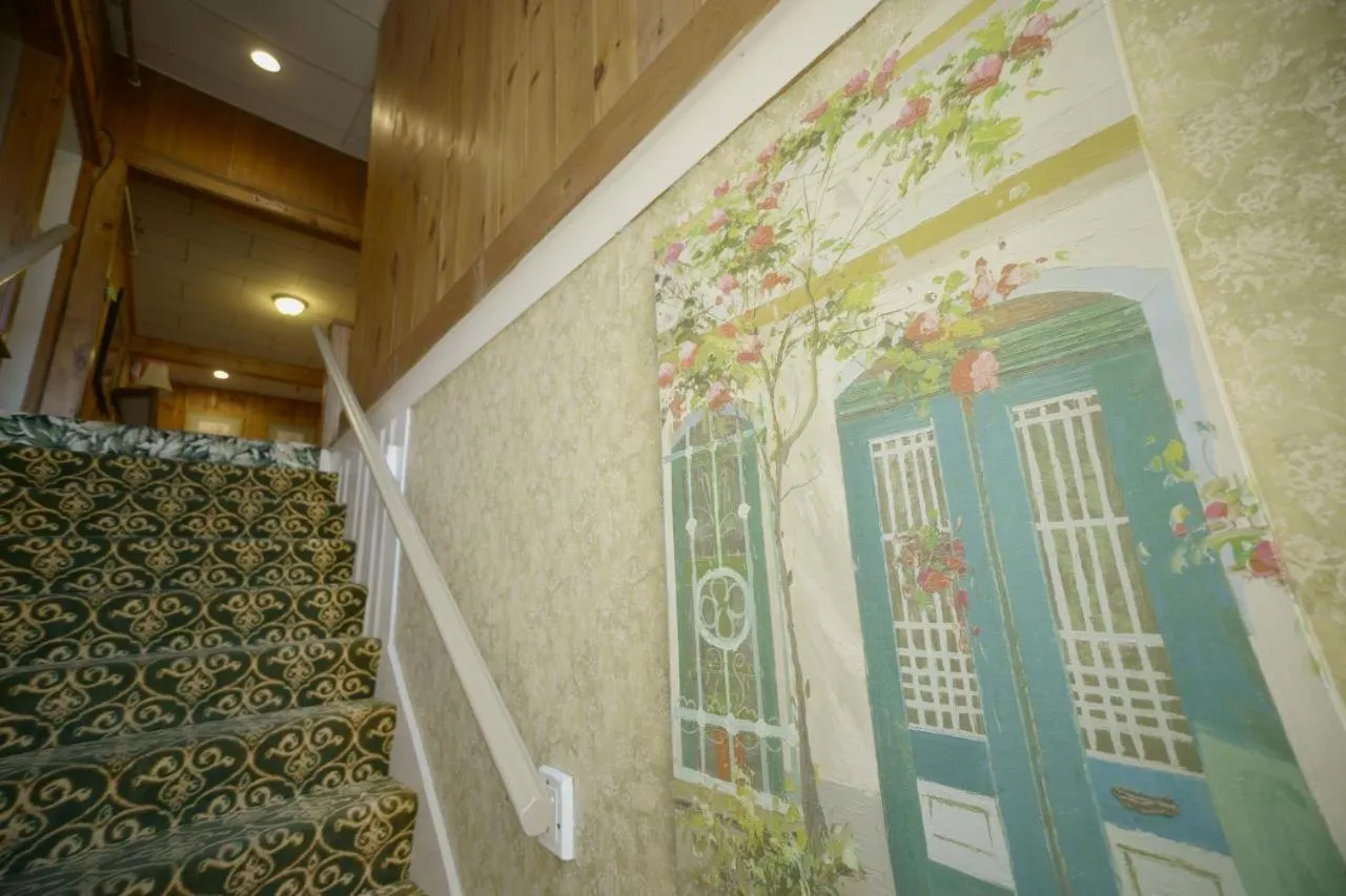 Betty Doon Motor Hotel