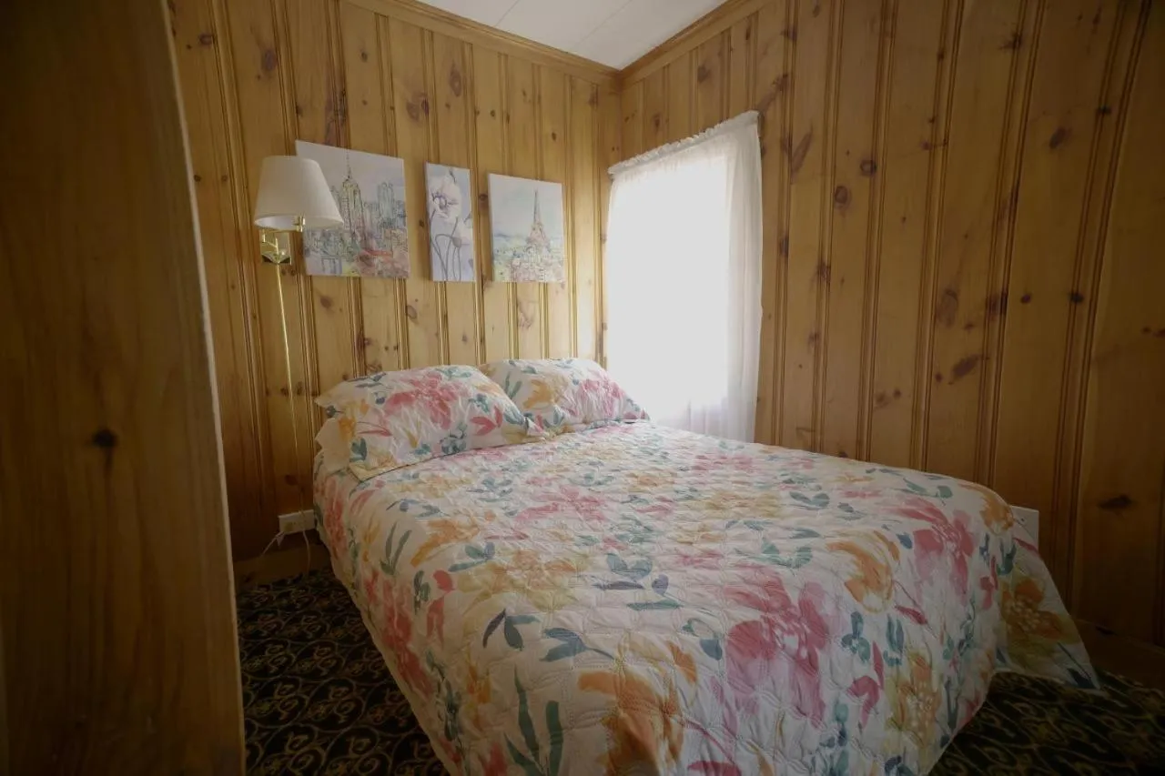 Betty Doon Motor Hotel