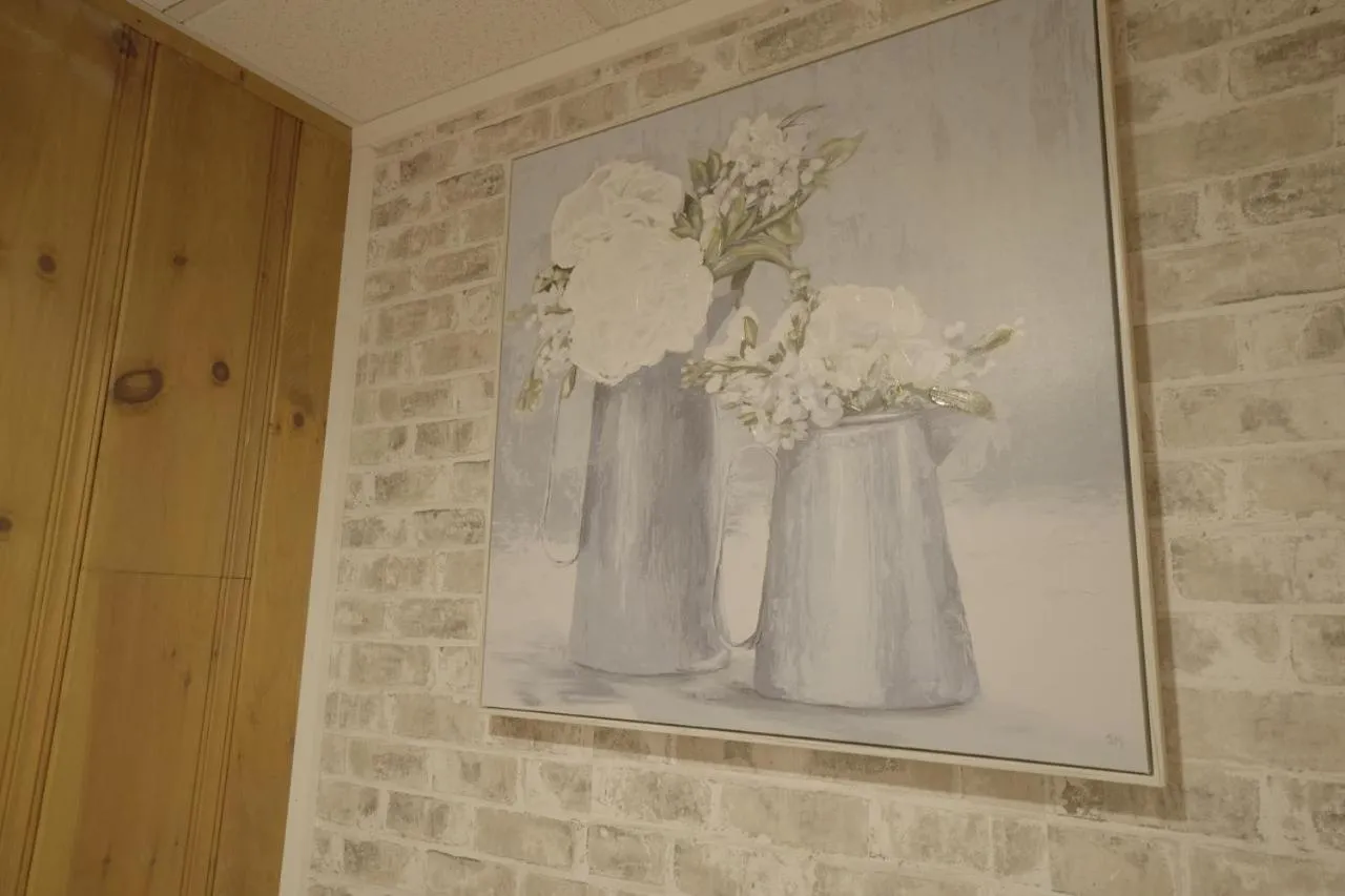 Betty Doon Motor Hotel