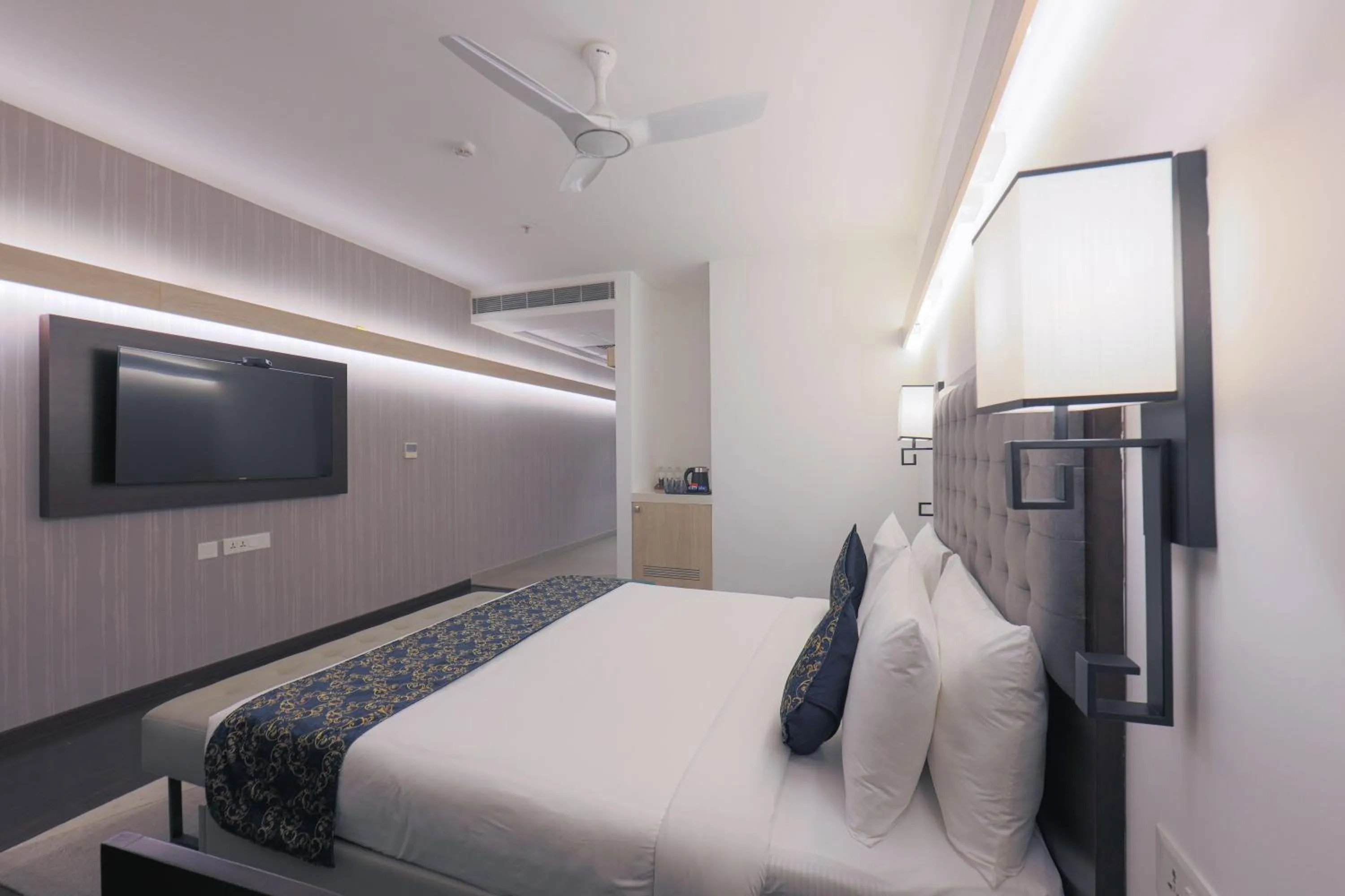 Bedroom, Bed in Hotel Deccan Serai Grande, Gachibowli, Hyderabad