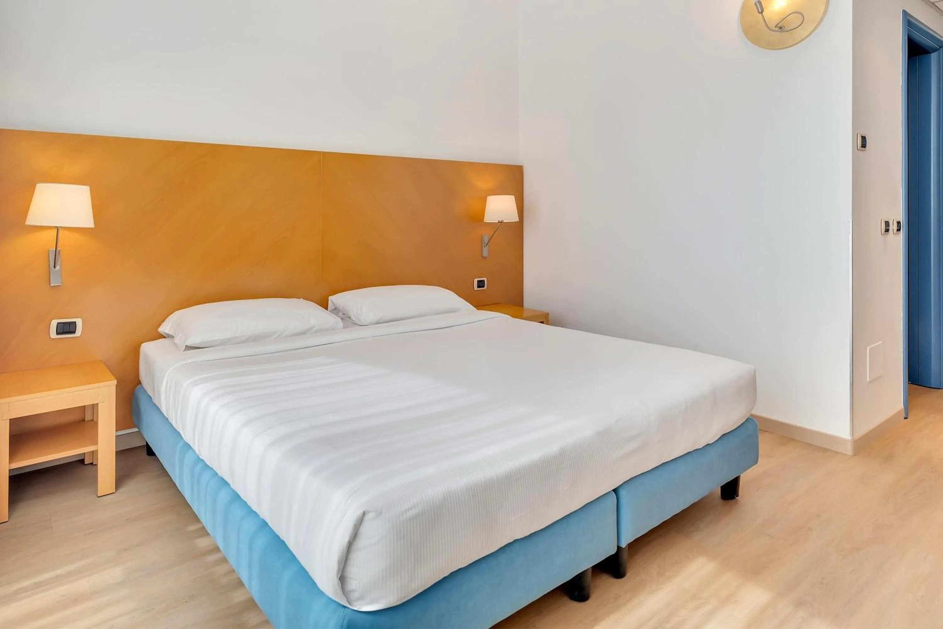 Photo of the whole room, Bed in B&B HOTEL Bergamo Executive