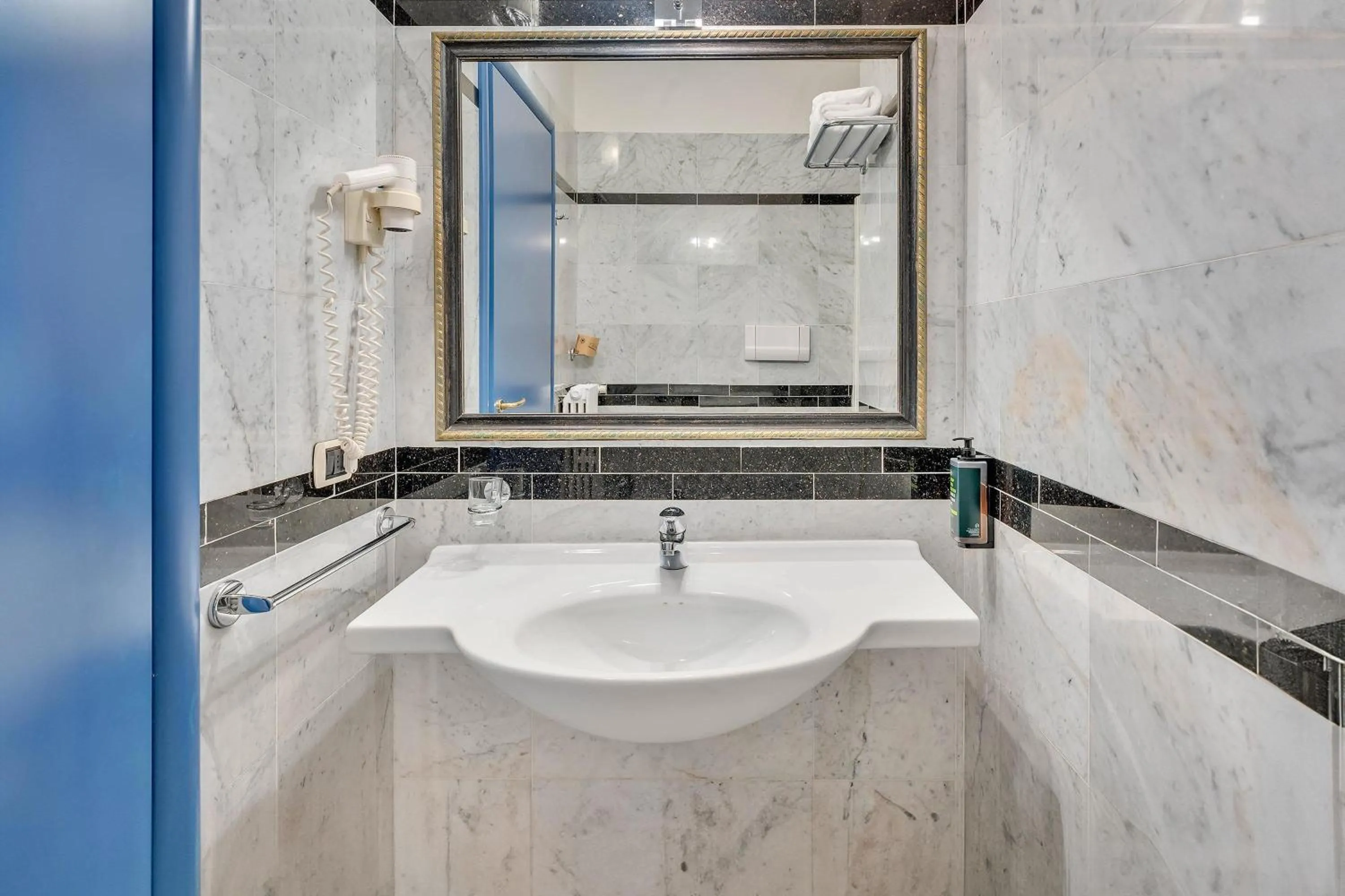 Photo of the whole room in B&B HOTEL Bergamo Executive