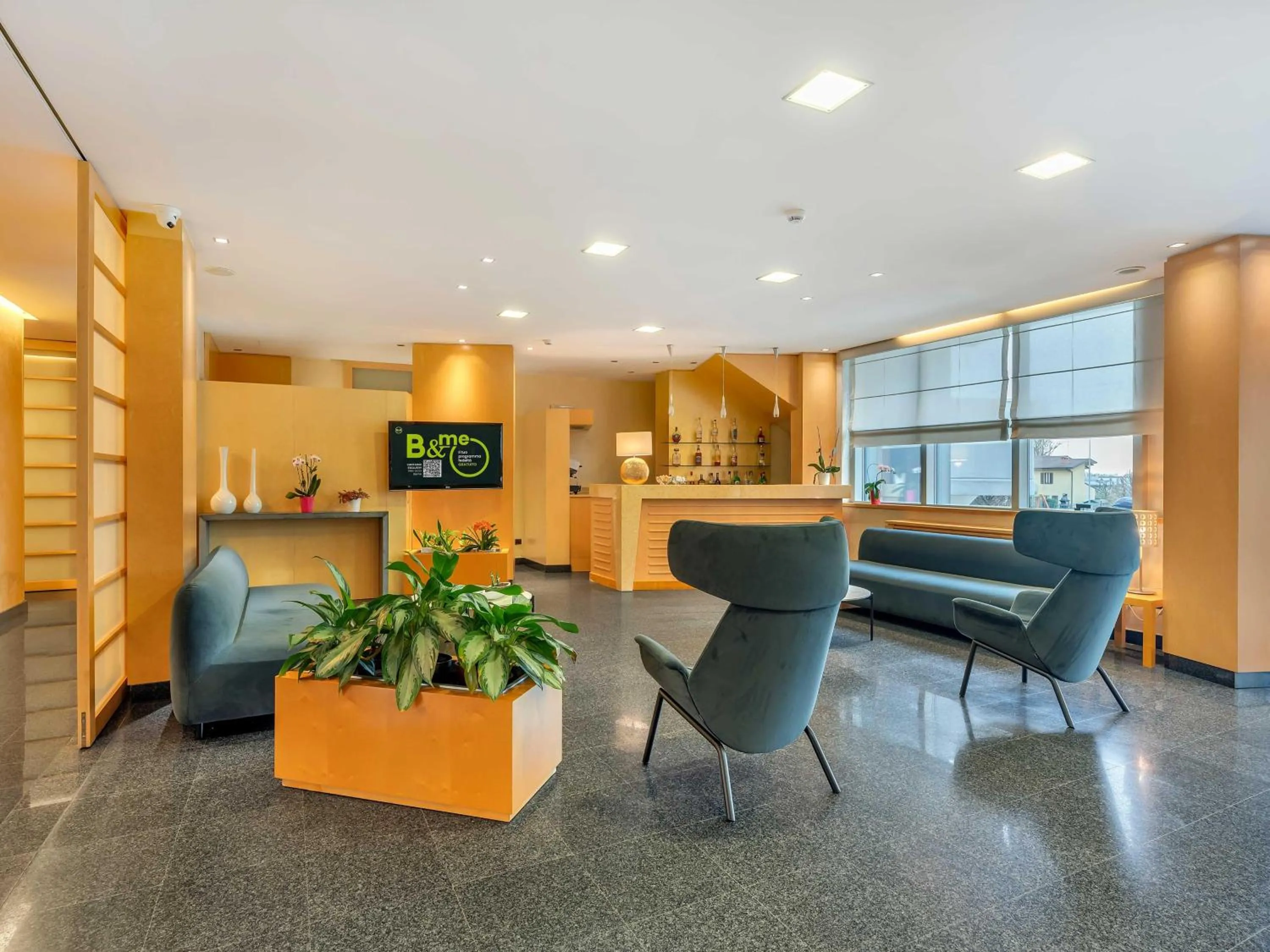 Lobby or reception in B&B HOTEL Bergamo Executive