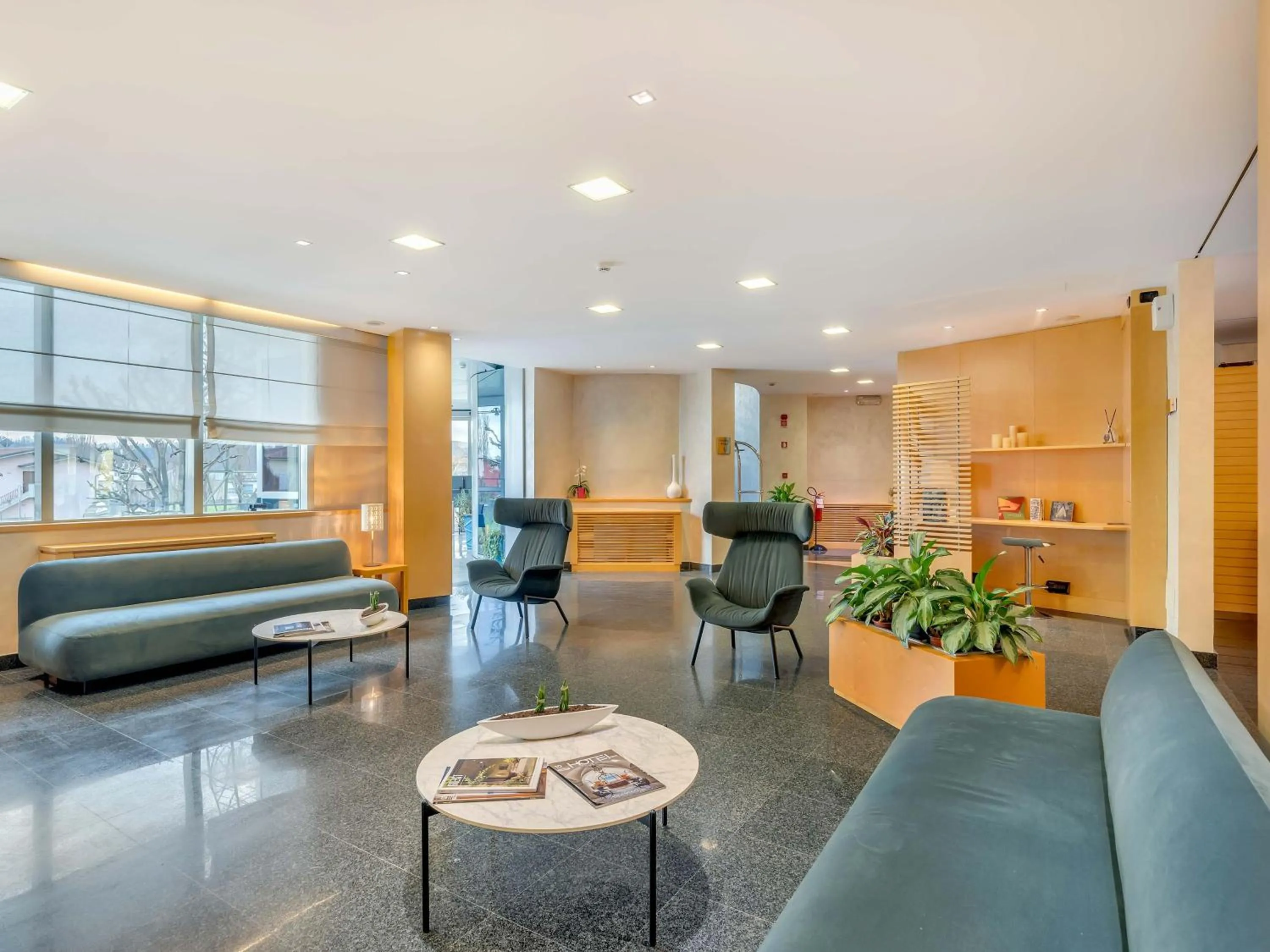 Lobby or reception in B&B HOTEL Bergamo Executive