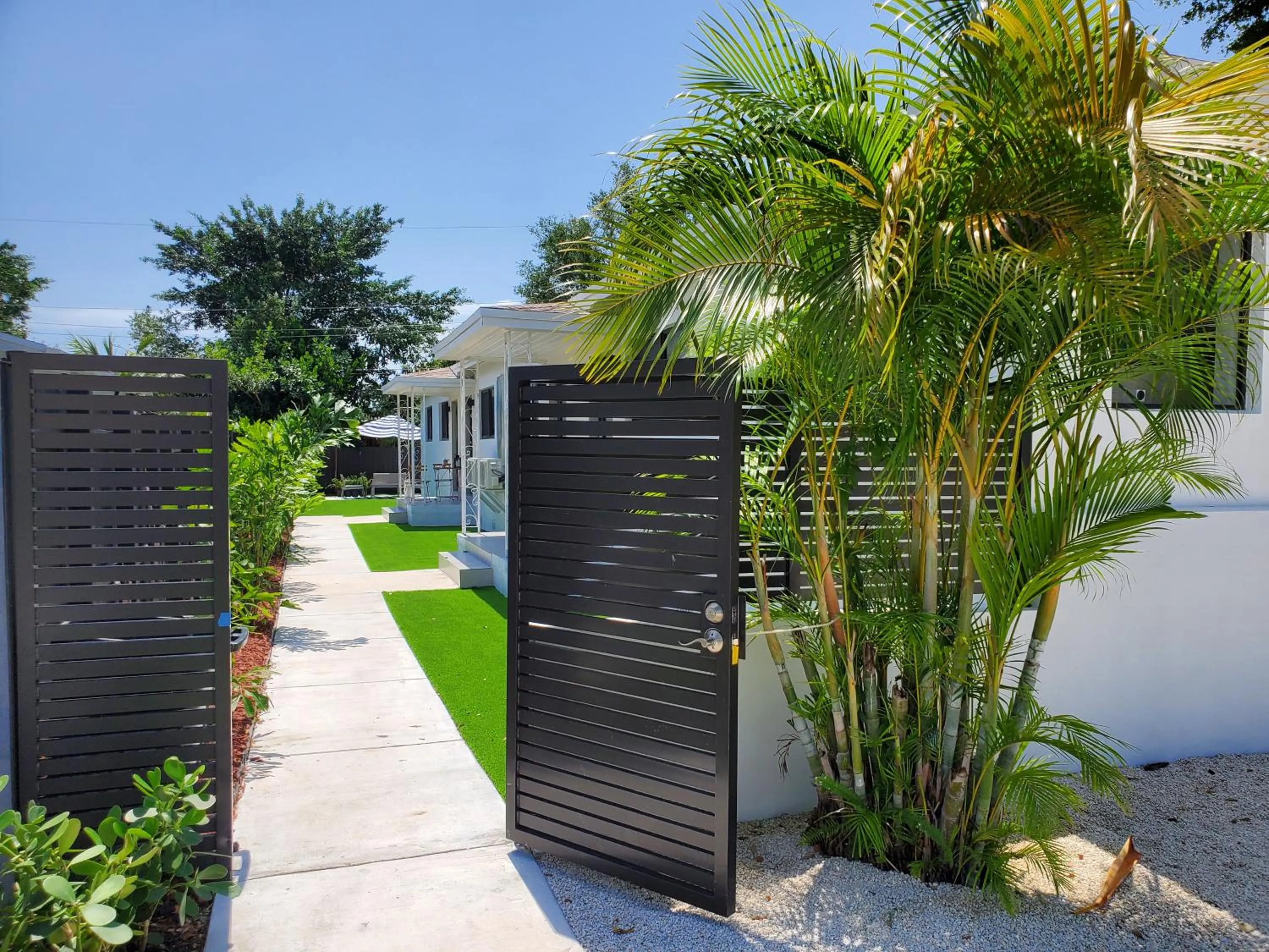 Property building in Casa Cuba in Little Havana, Brickell, Calle 8 and 10 minutes to the Beach FREE PARKING