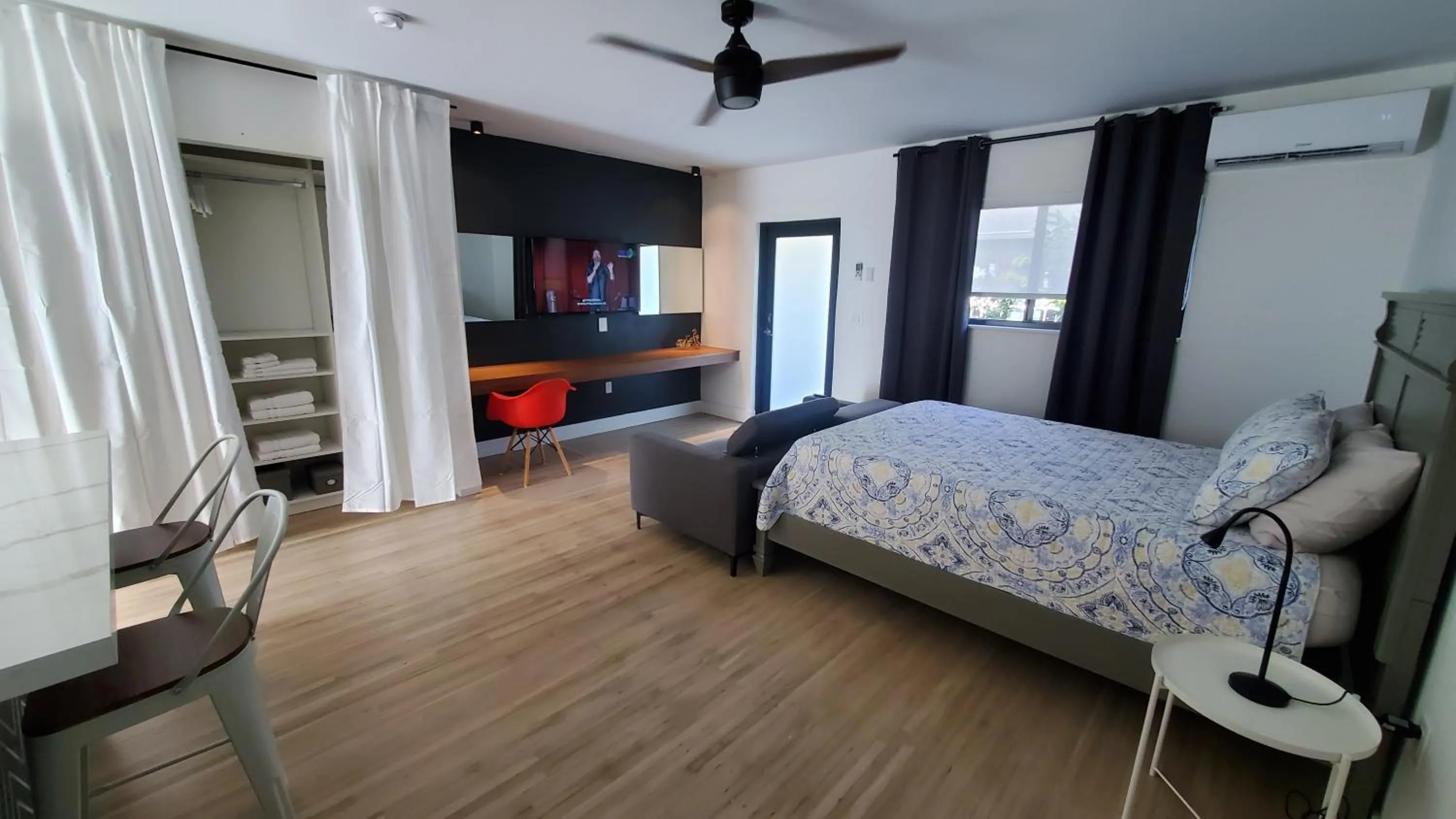 Bed in Casa Cuba in Little Havana, Brickell, Calle 8 and 10 minutes to the Beach FREE PARKING