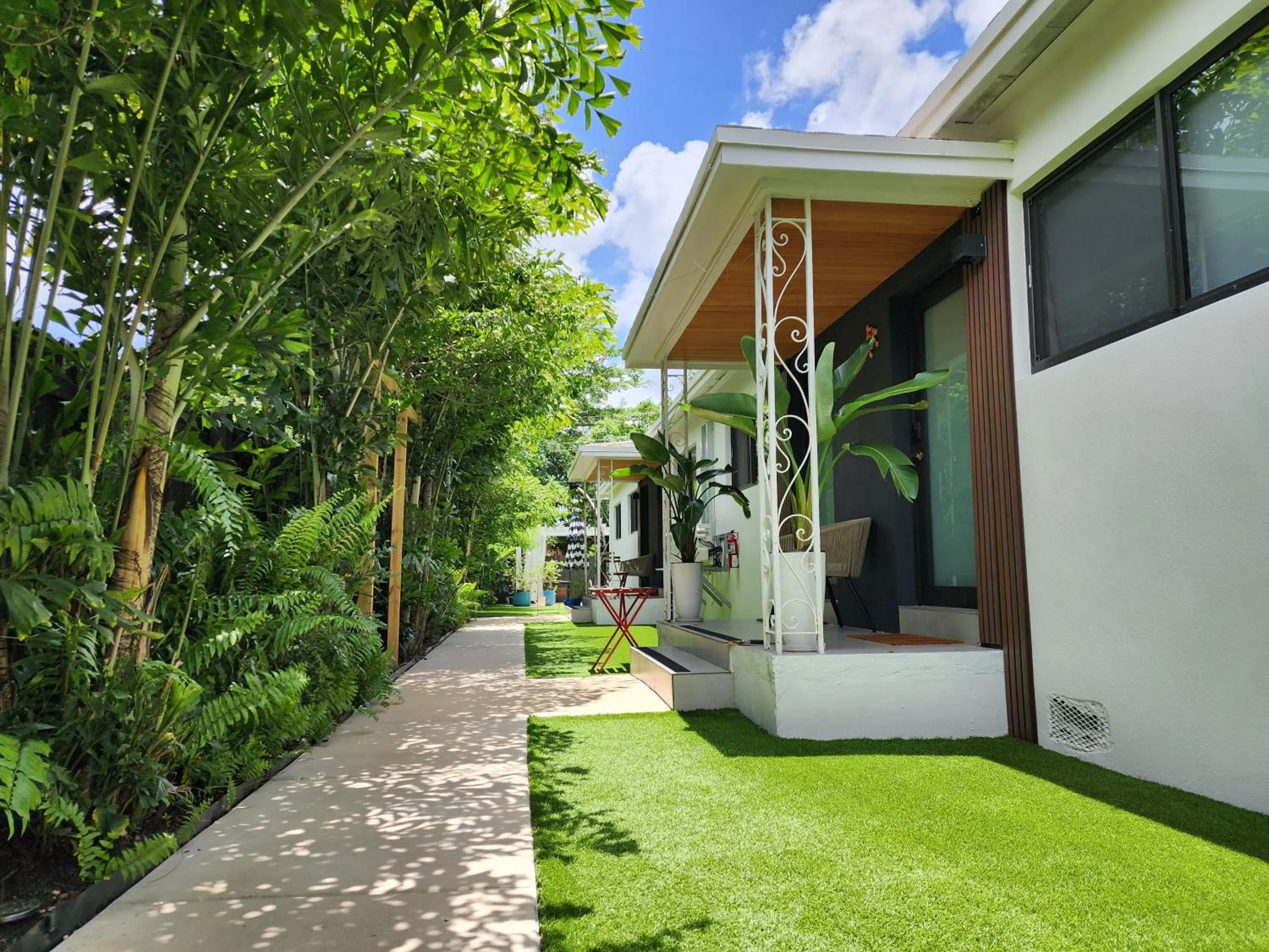 Property building in Casa Cuba in Little Havana, Brickell, Calle 8 and 10 minutes to the Beach FREE PARKING