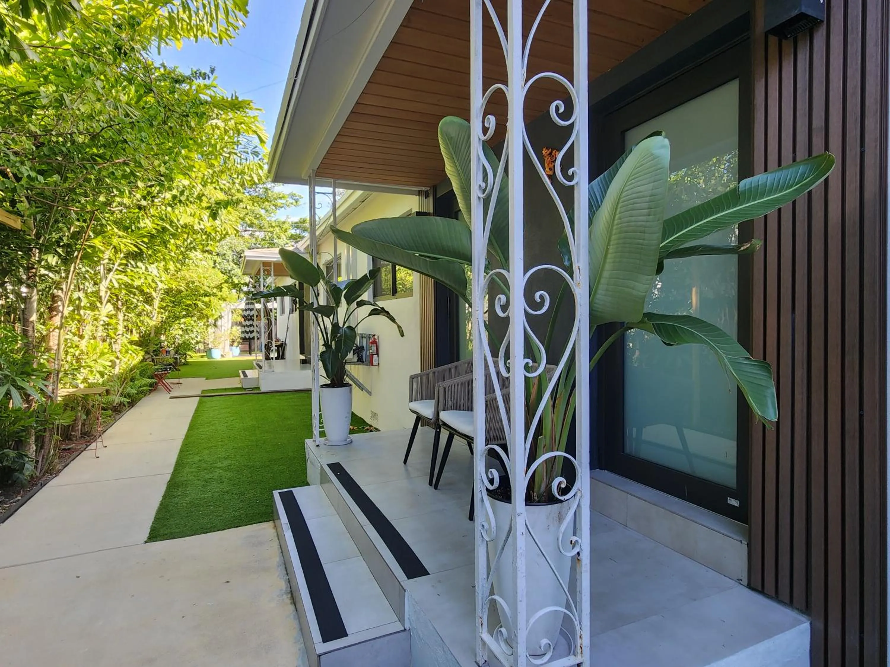 Property building in Casa Cuba in Little Havana, Brickell, Calle 8 and 10 minutes to the Beach FREE PARKING