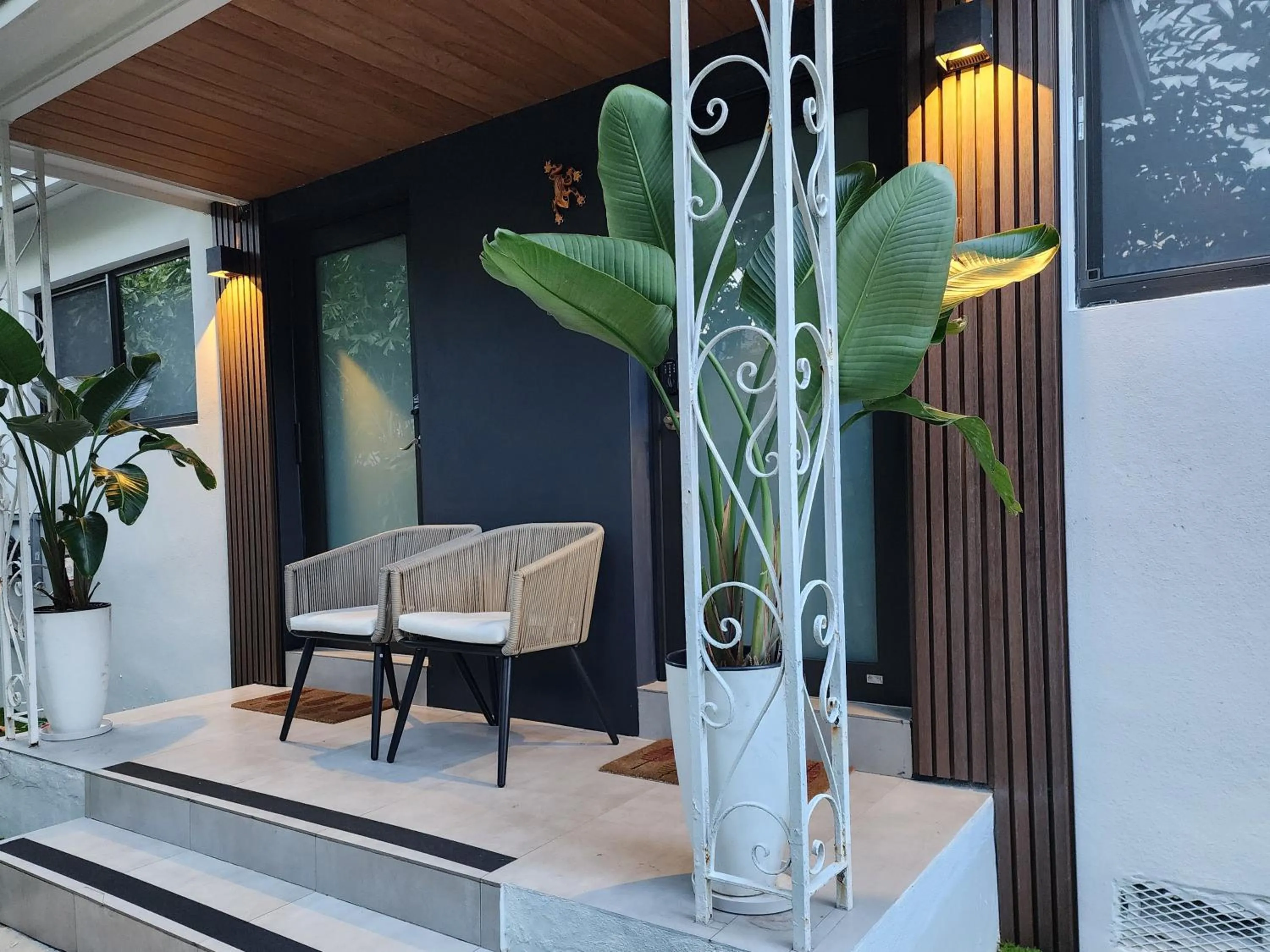 Property building in Casa Cuba in Little Havana, Brickell, Calle 8 and 10 minutes to the Beach FREE PARKING