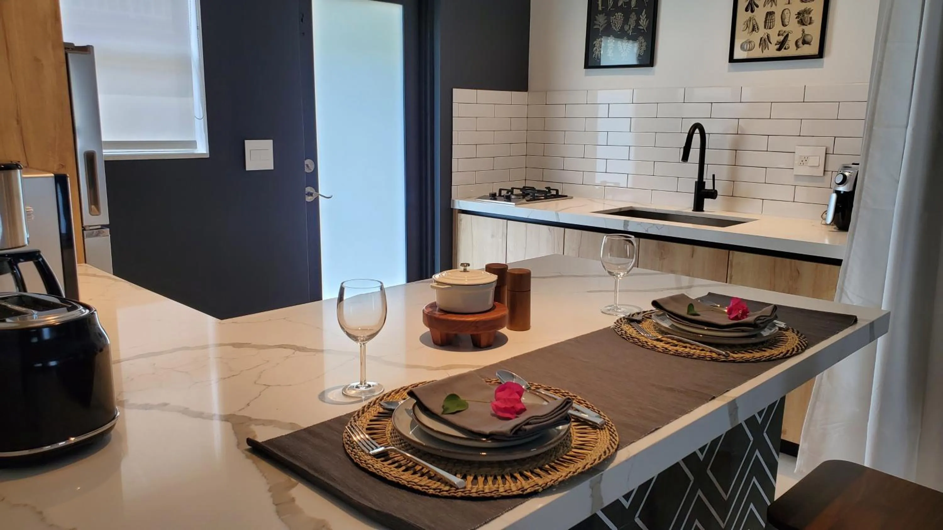 Kitchen or kitchenette in Casa Cuba in Little Havana, Brickell, Calle 8 and 10 minutes to the Beach FREE PARKING