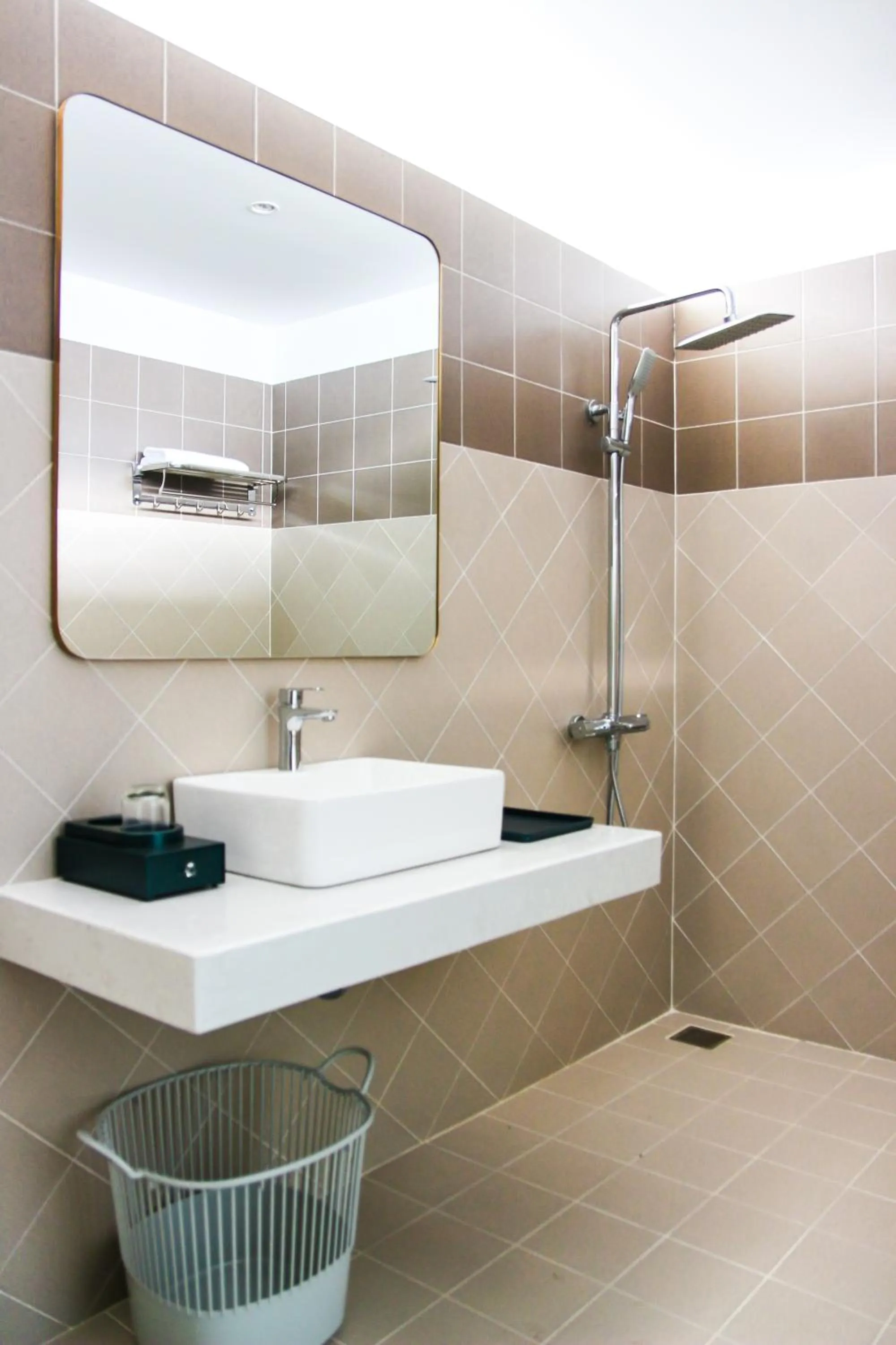 Shower in Minh Hai Resort