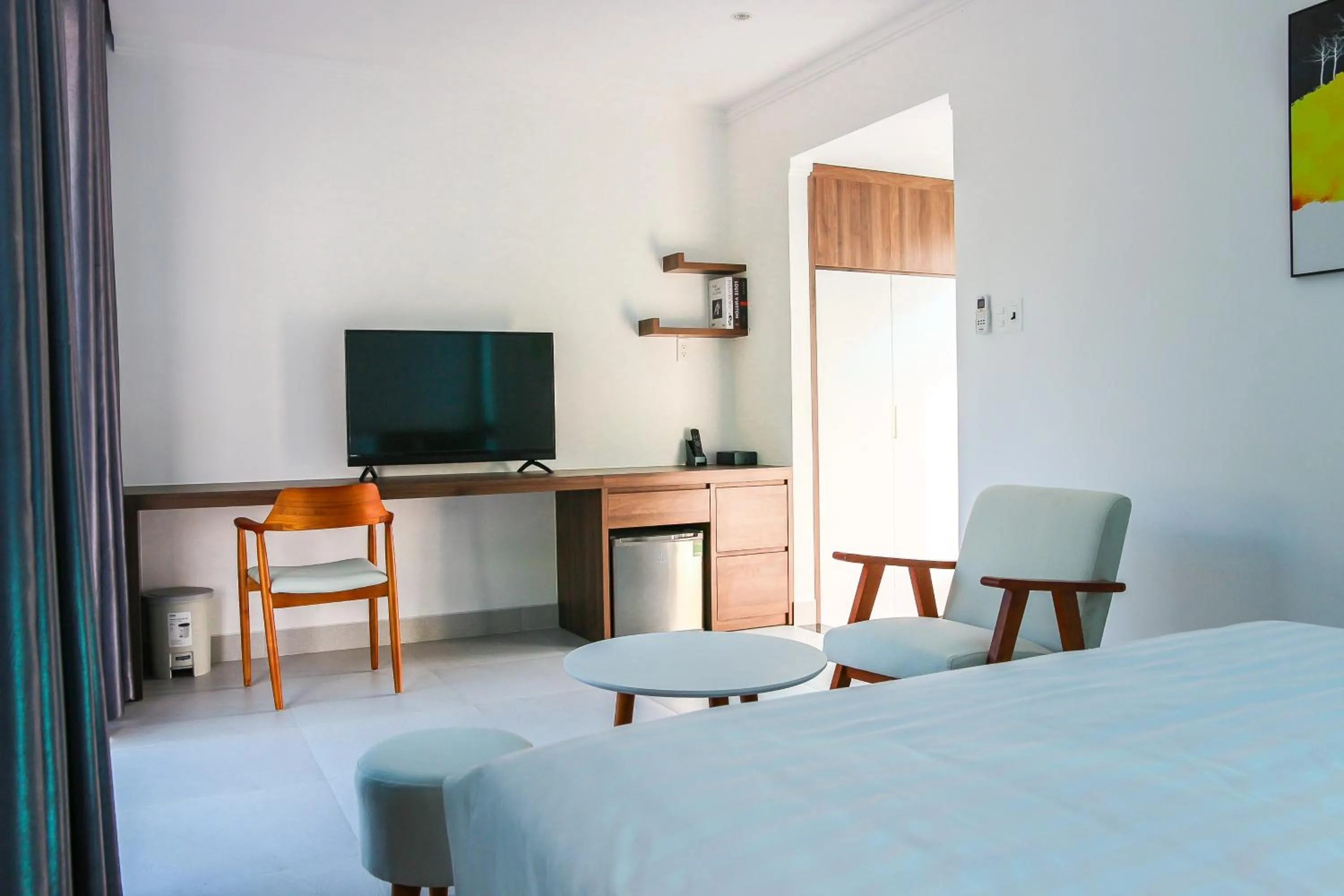 Communal lounge/ TV room, Bed in Minh Hai Resort