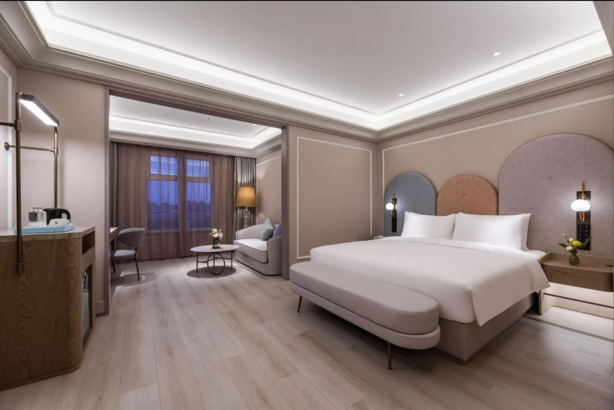 Photo of the whole room, Bed in Mercure Shanghai Jinqiao
