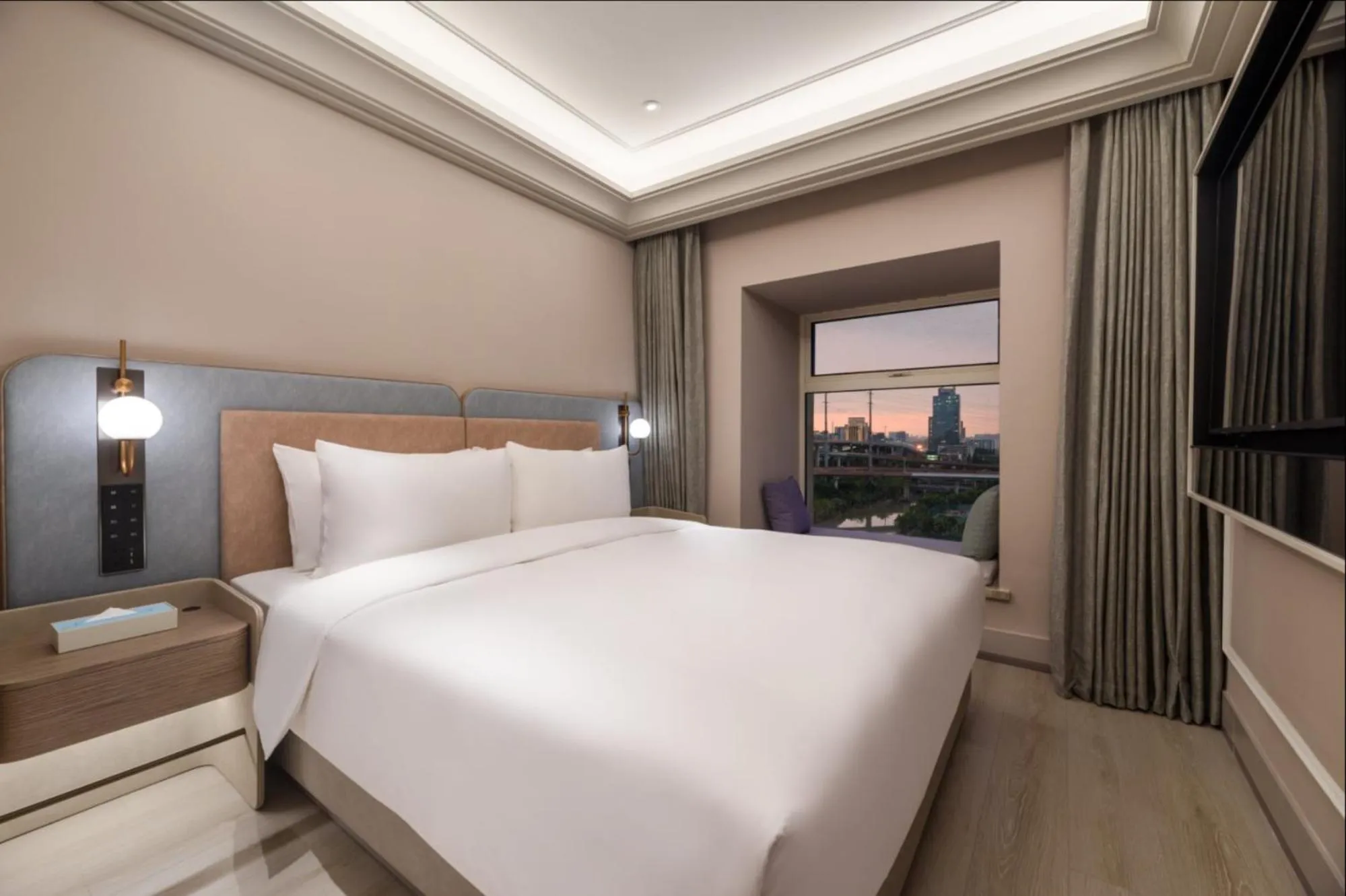 Bedroom, Bed in Mercure Shanghai Jinqiao