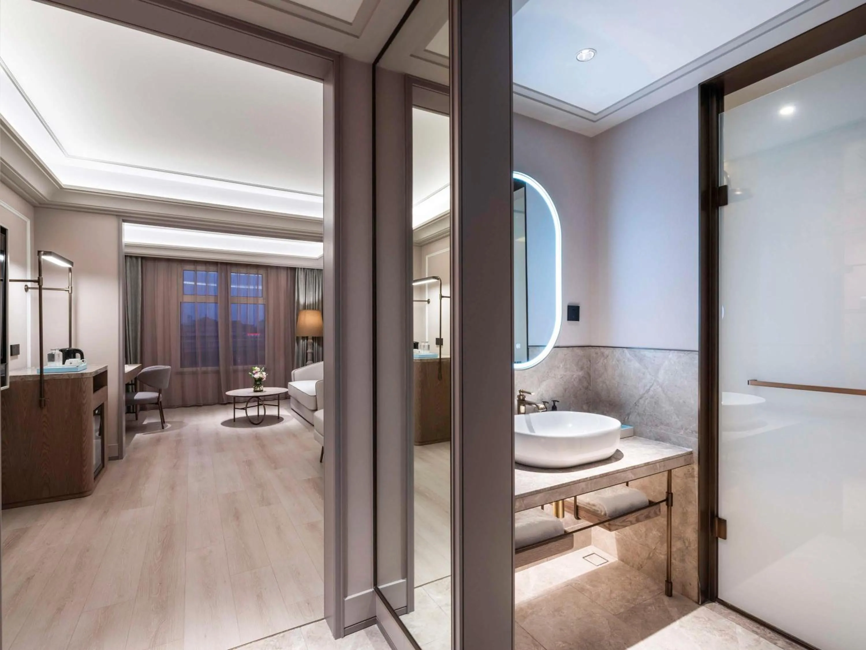 Deluxe King Room  in Mercure Shanghai Jinqiao