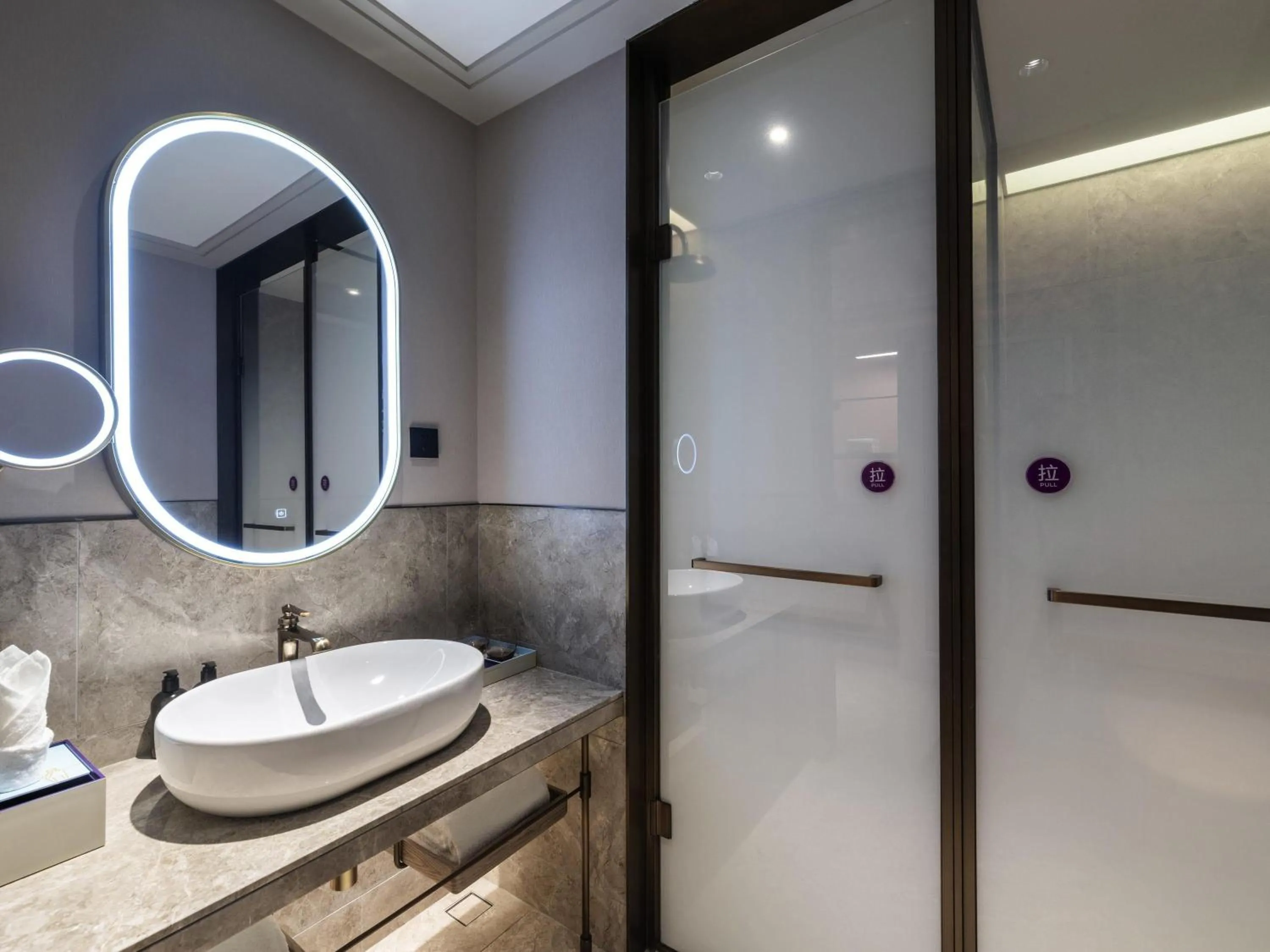 Bedroom in Mercure Shanghai Jinqiao