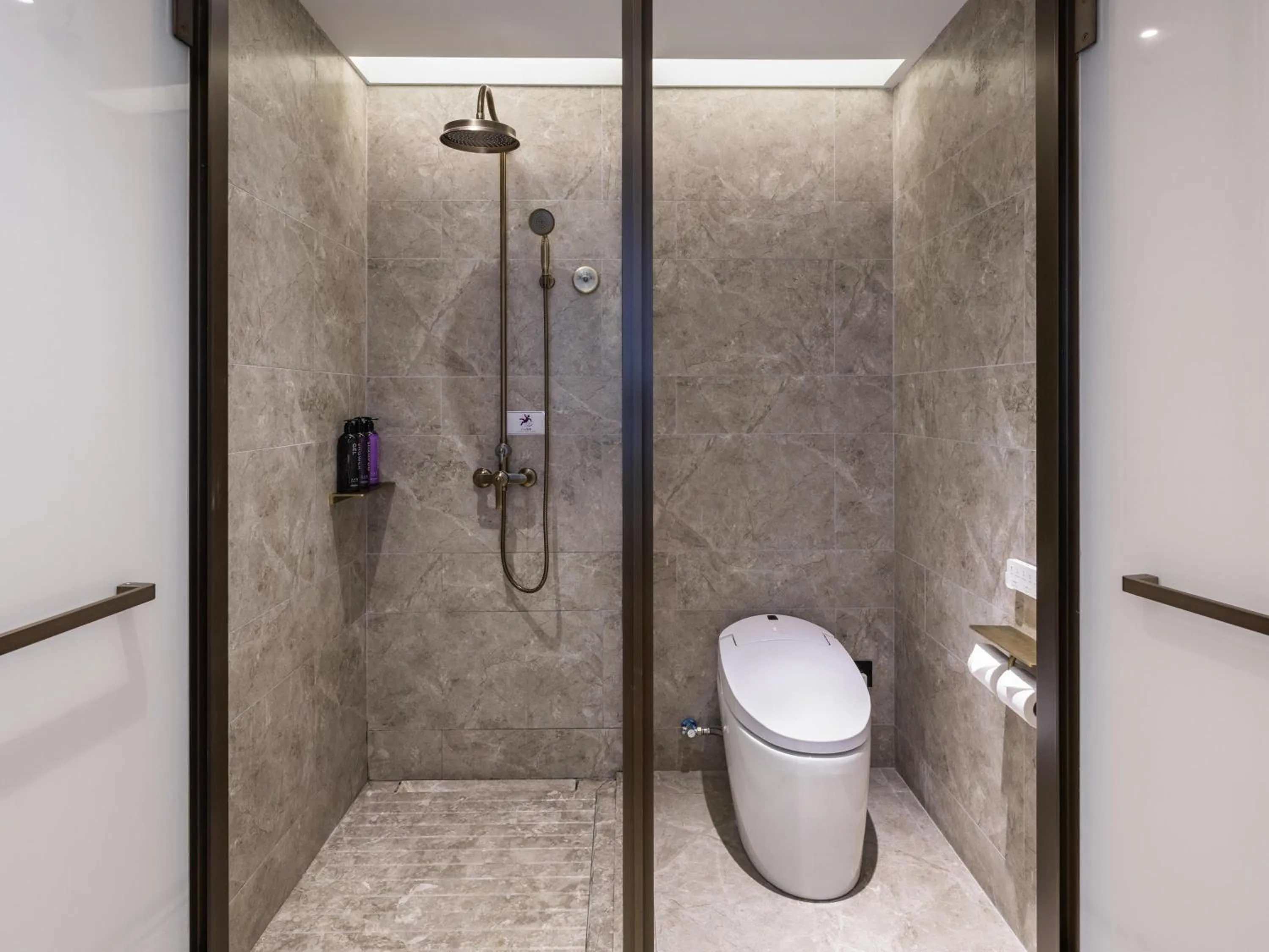 Bedroom in Mercure Shanghai Jinqiao