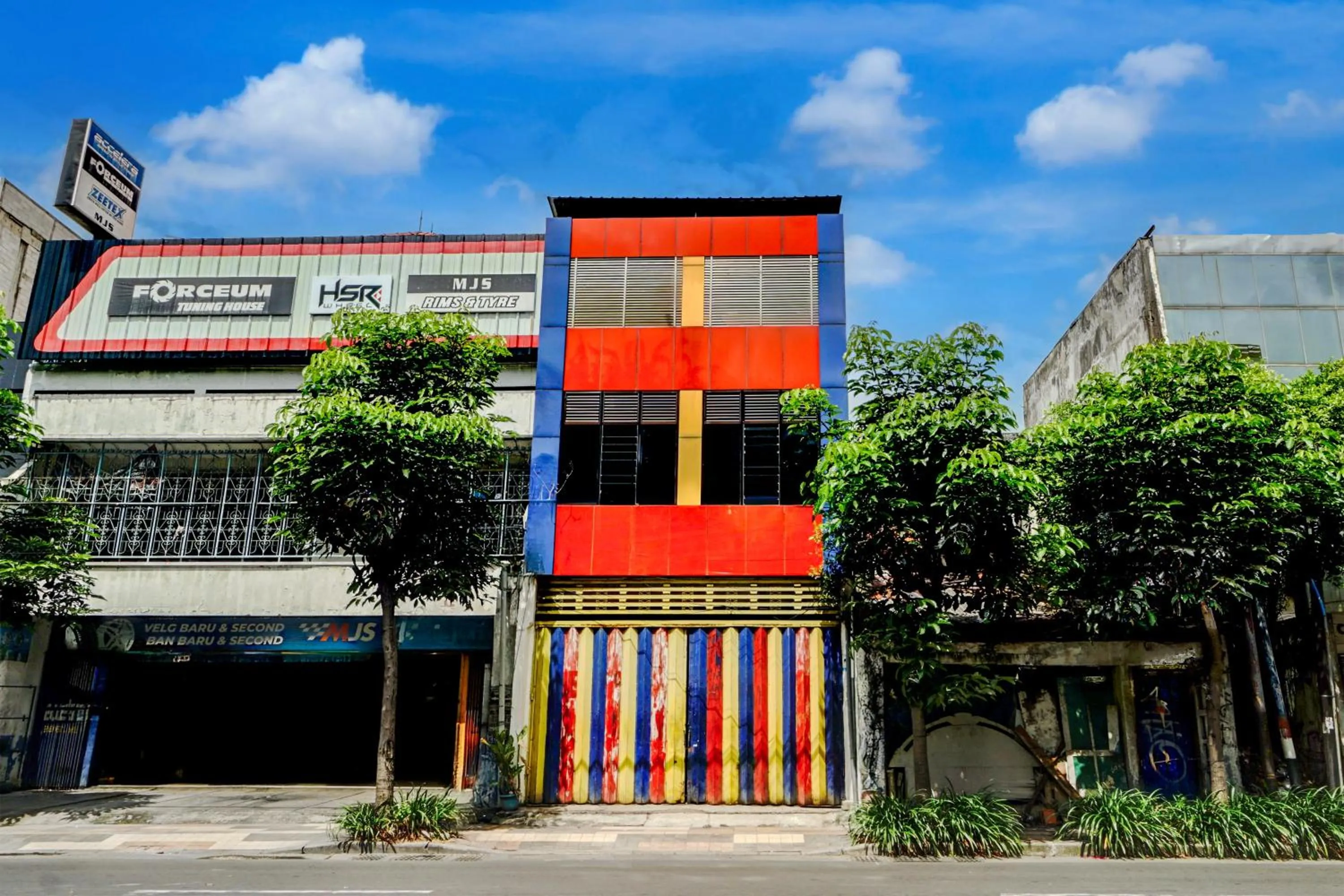Property building in Hotel O Surabaya near Universitas Airlangga formerly Kertajaya Residence Surabaya