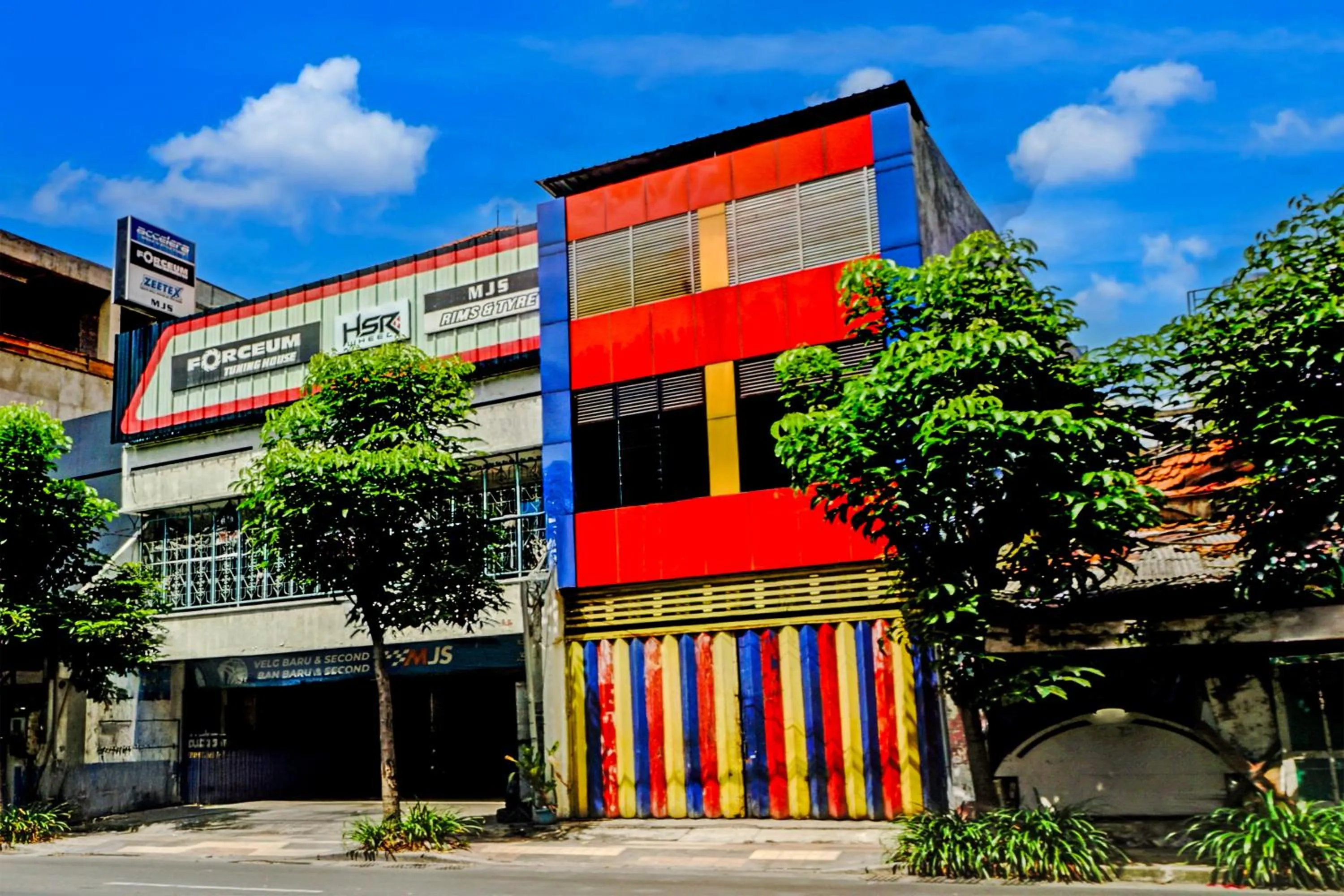 Property building in Hotel O Surabaya near Universitas Airlangga formerly Kertajaya Residence Surabaya