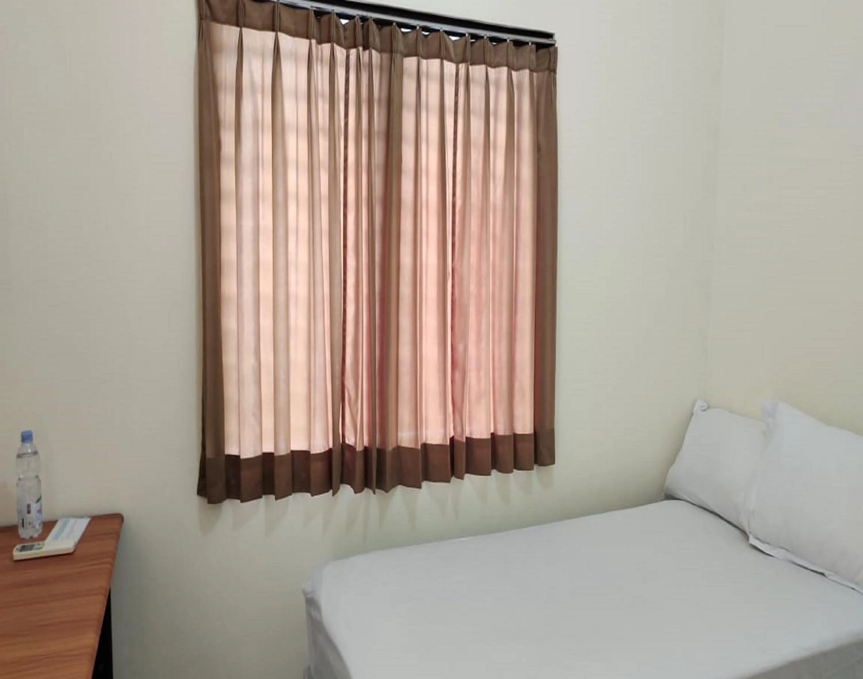 Bedroom, Bed in OYO 91126 Kertajaya Residence Surabaya