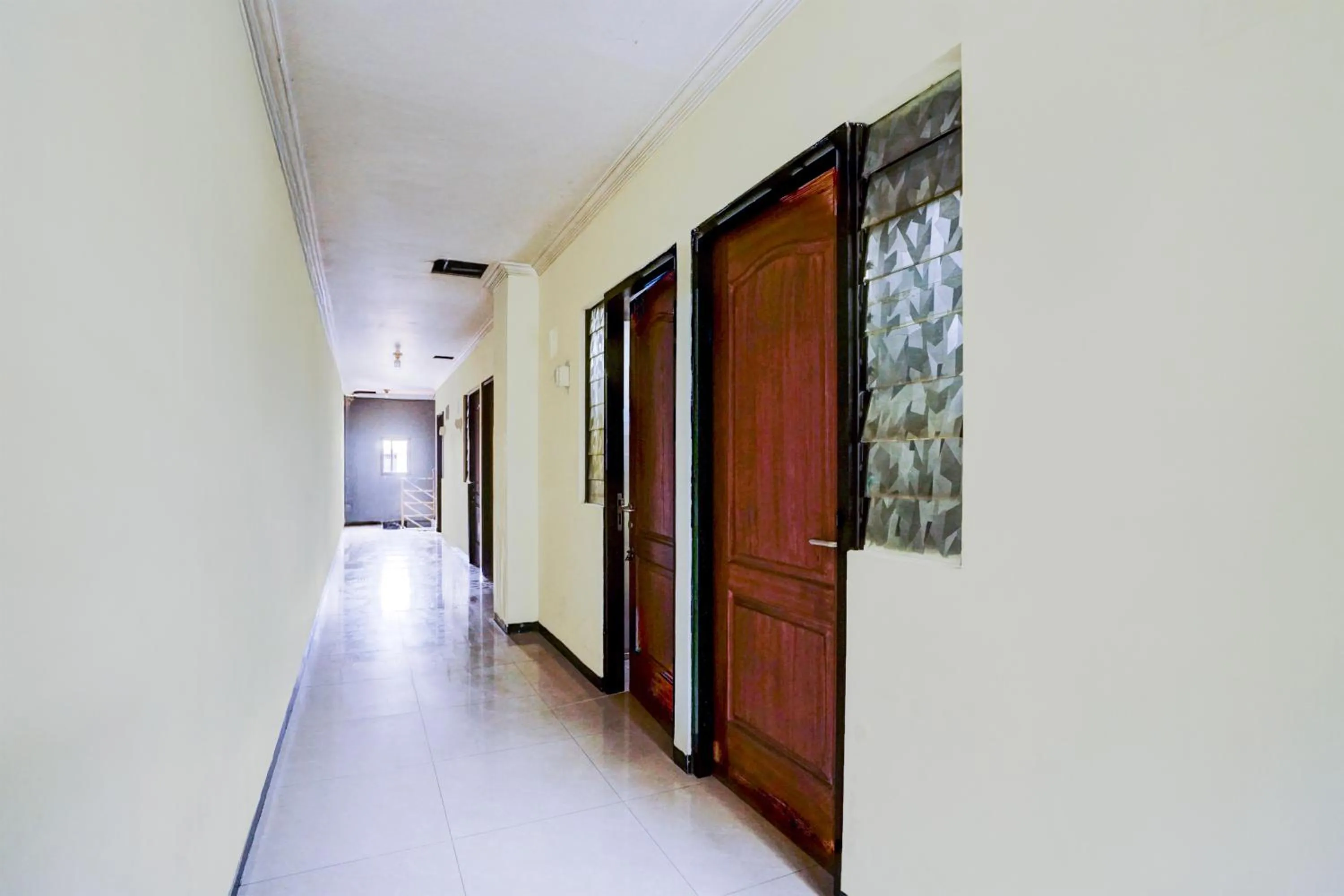 Lobby or reception in Hotel O Surabaya near Universitas Airlangga formerly Kertajaya Residence Surabaya