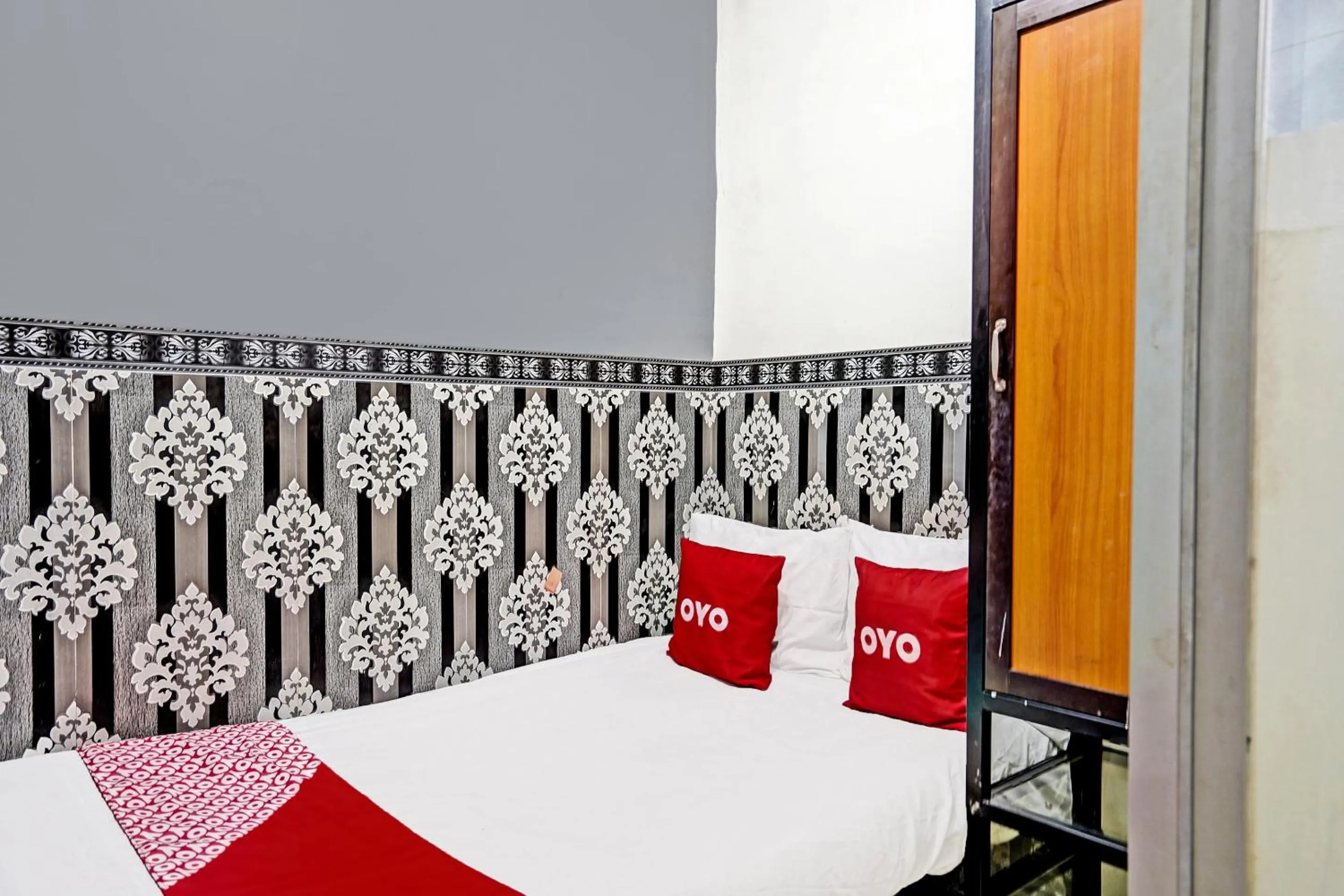 Bedroom, Bed in OYO 91126 Kertajaya Residence Surabaya