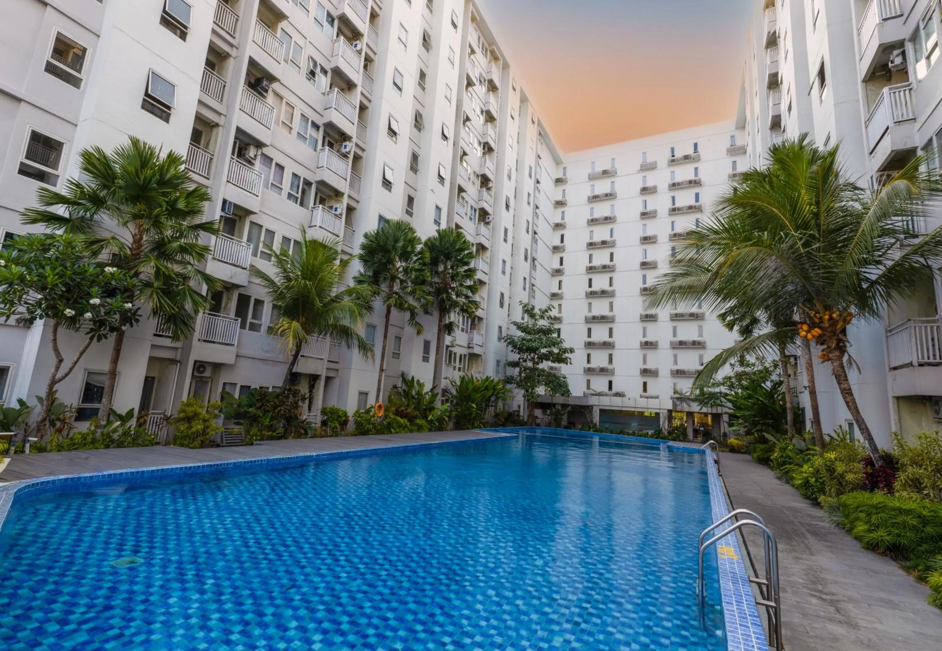Swimming pool in Next Hotel Yogyakarta