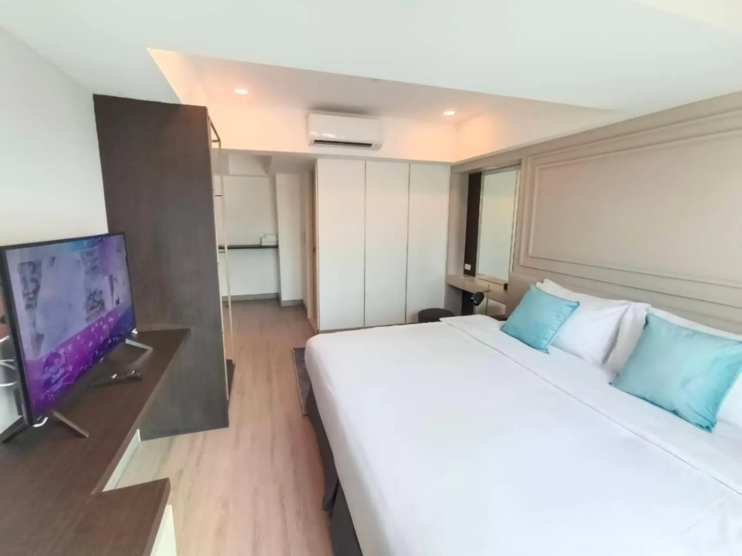 Bed in VIVA LA VIDA HOTEL