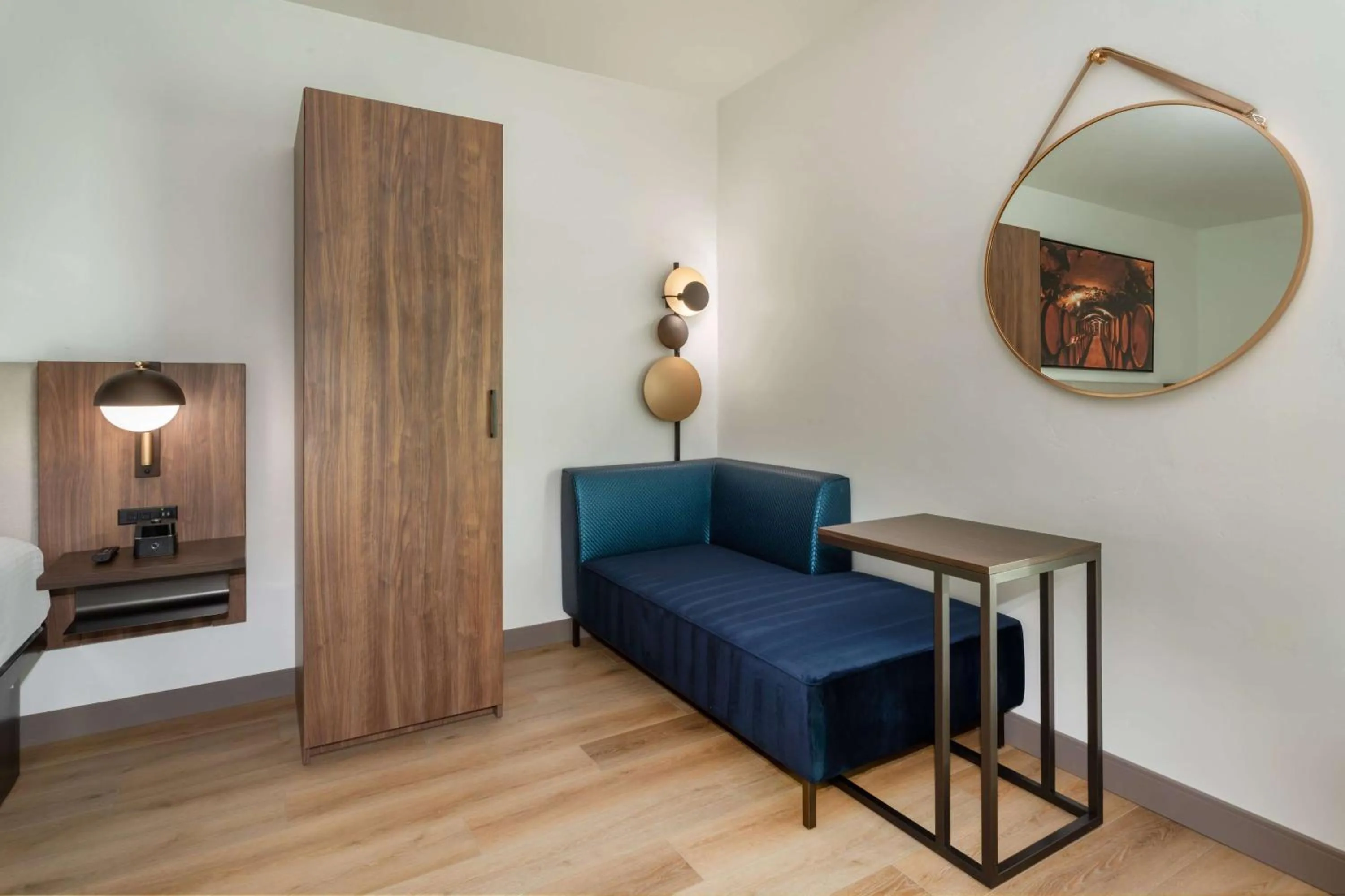 Photo of the whole room in La Quinta Inn & Suites by Wyndham Galt Lodi North