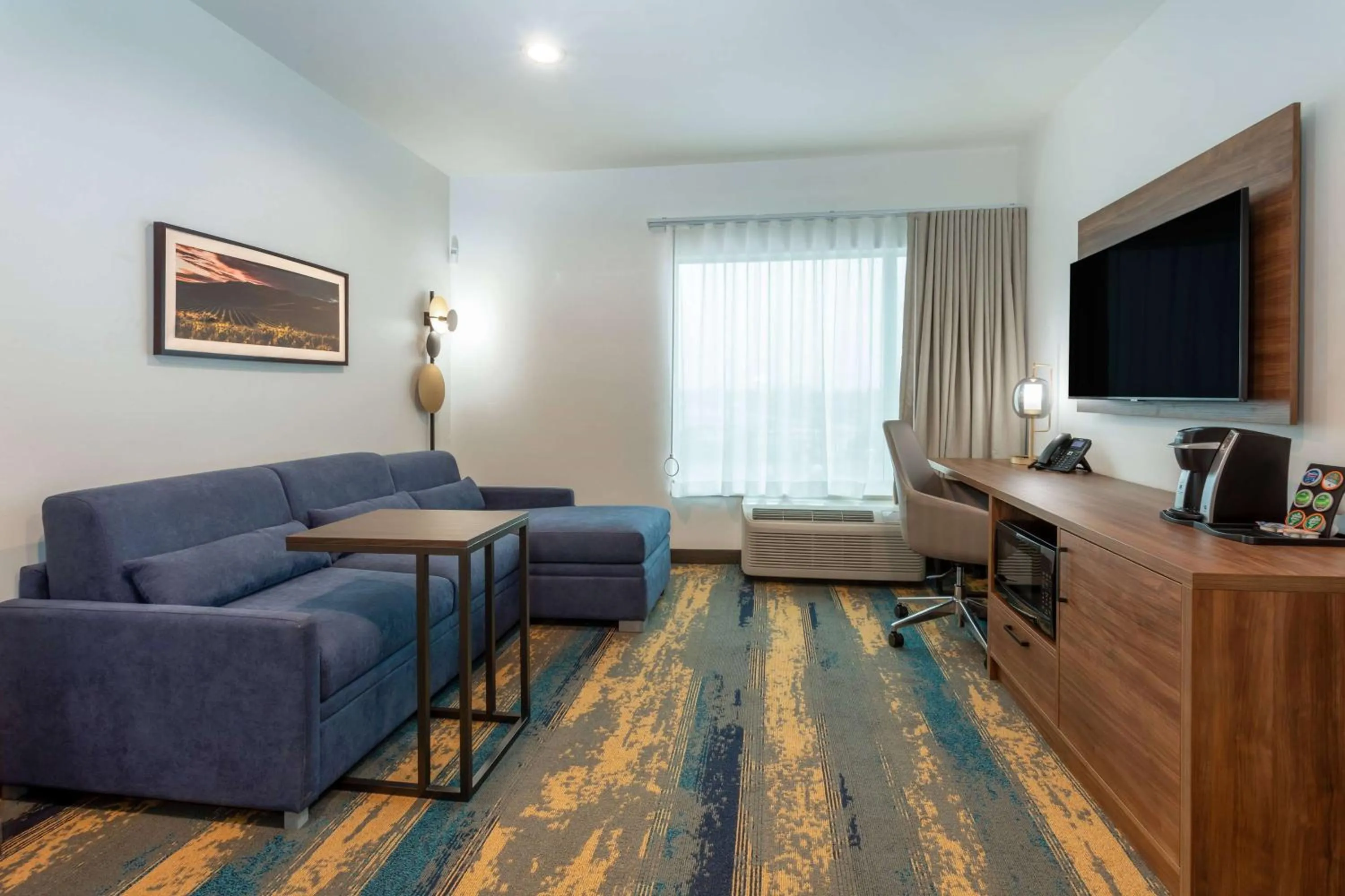 Photo of the whole room in La Quinta Inn & Suites by Wyndham Galt Lodi North