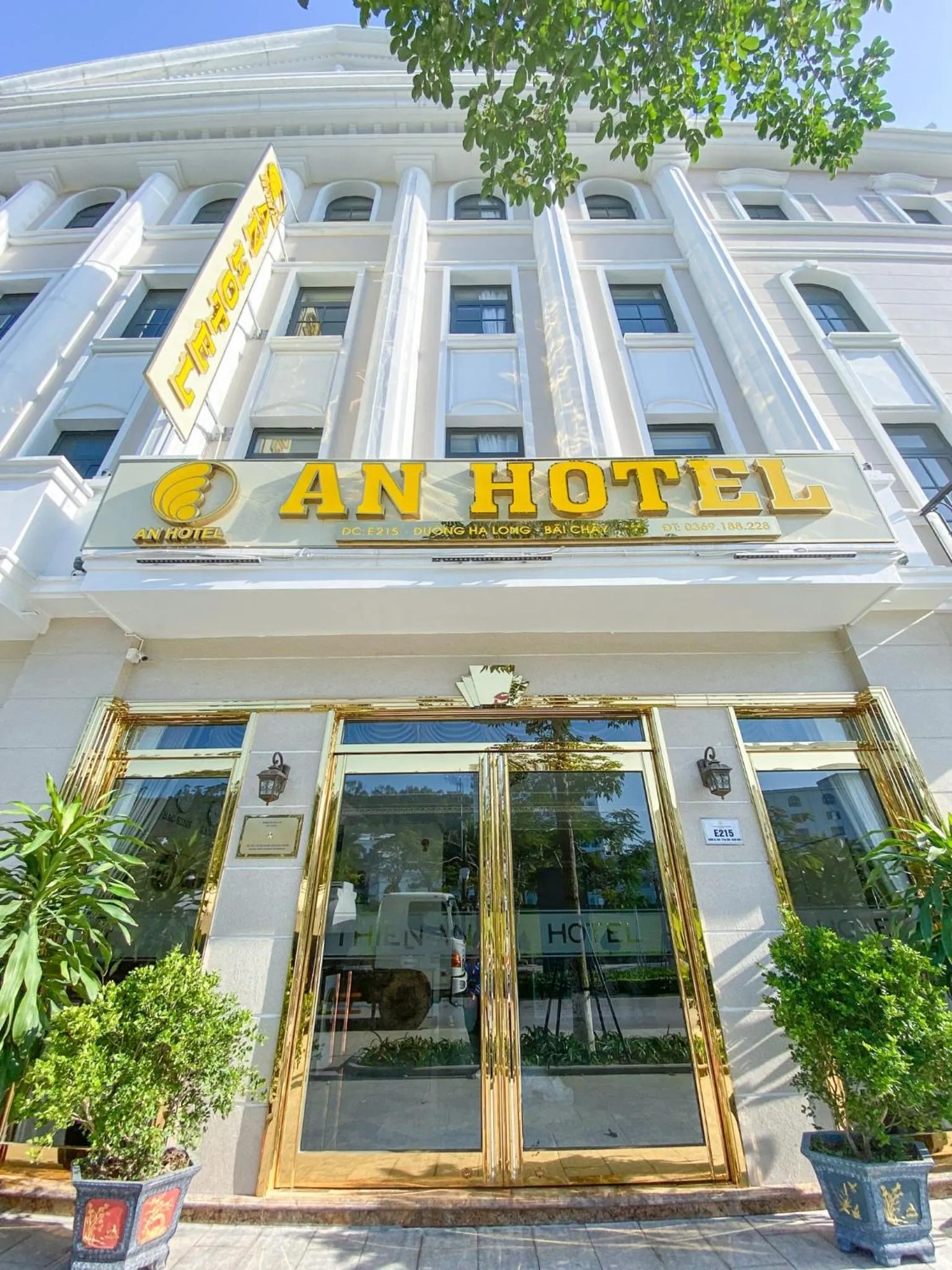 Facade/entrance in An Hotel Ha Long