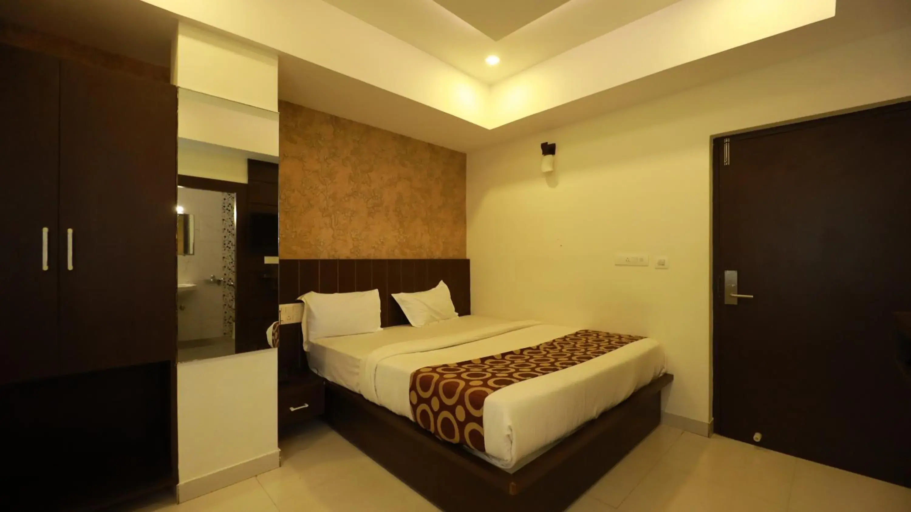 Deluxe Room - single occupancy in Silver Suite Deluxe Room - single occupancy in Silver Suite
