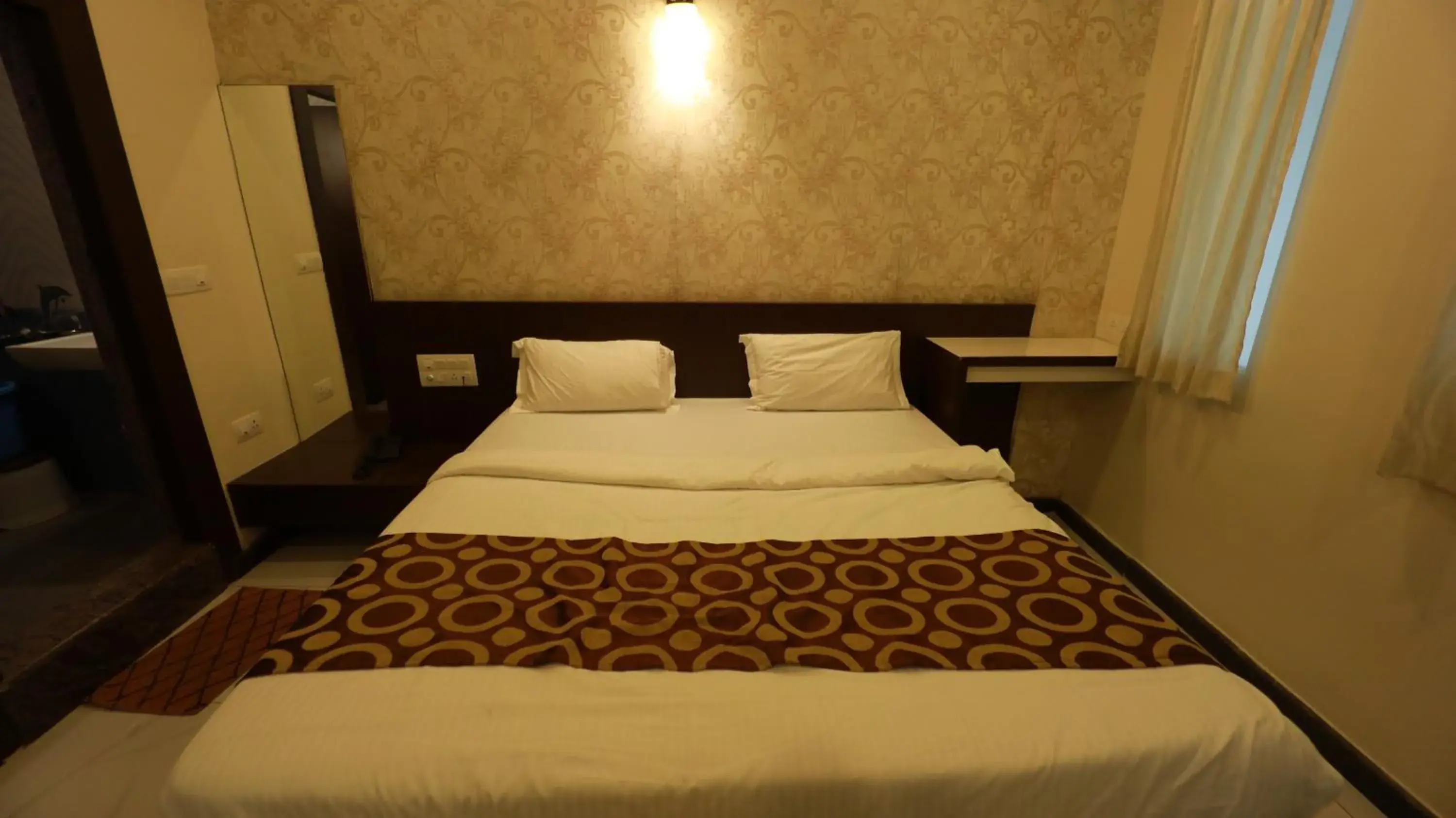 Deluxe Room - single occupancy in Silver Suite Deluxe Room - single occupancy in Silver Suite