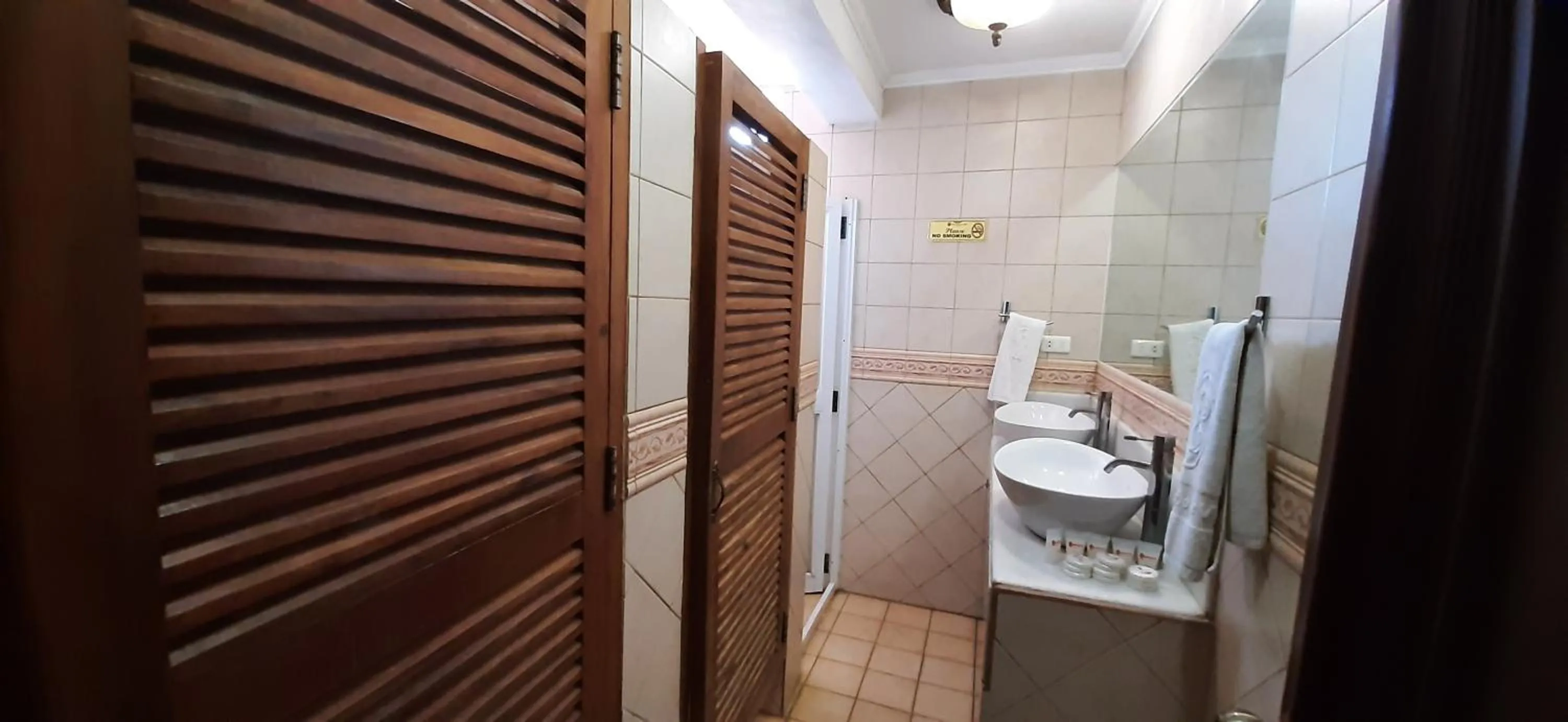 Bathroom in Hotel Salcedo De Vigan